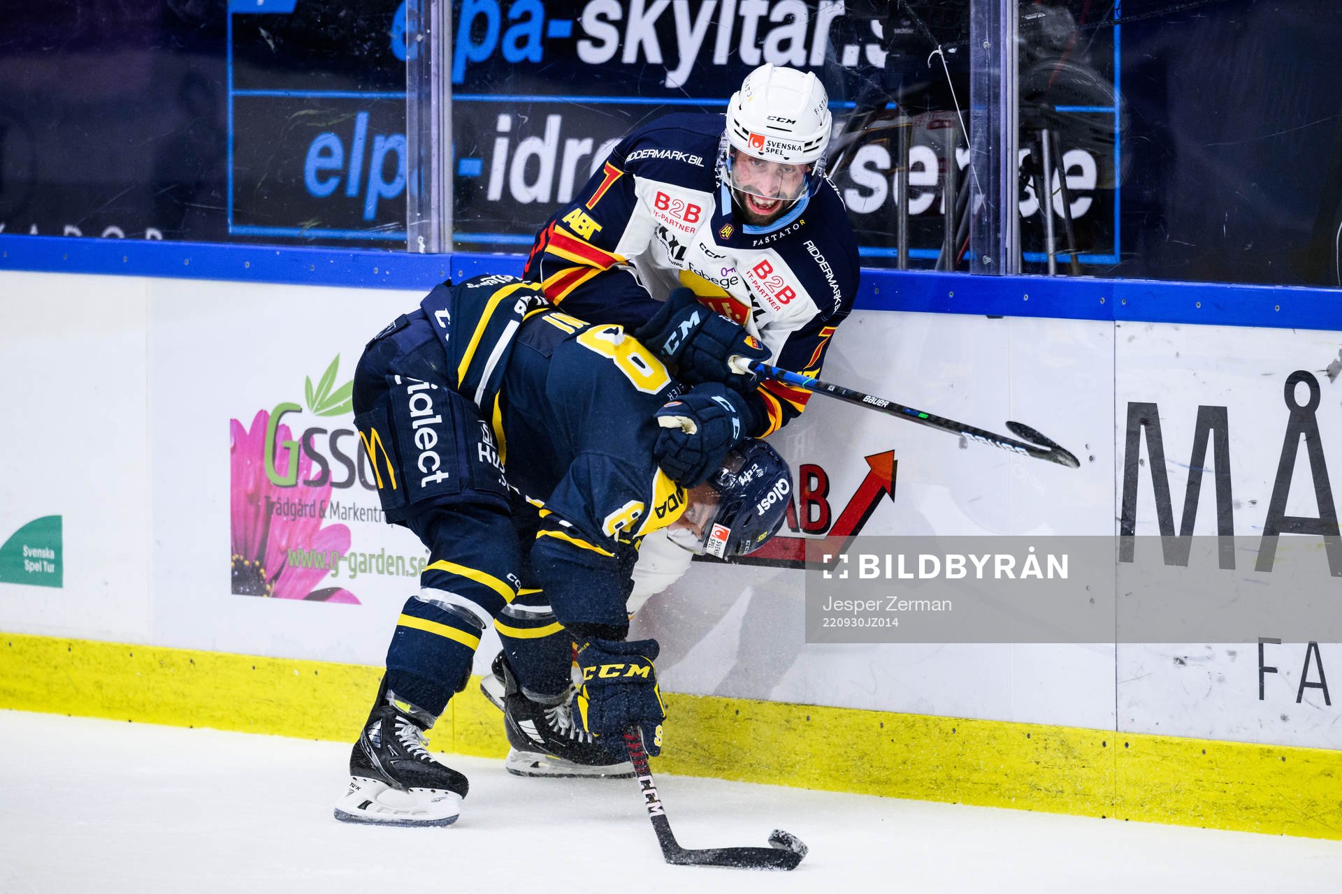 Södertäljes Anthony Luciani och Djurgårdens Johan Alm