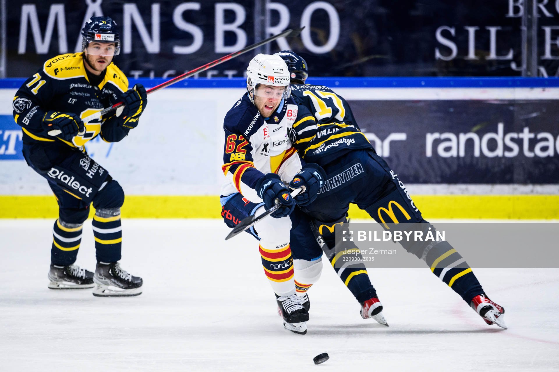 Djurgårdens Wiktor Nilsson och Södertäljes Johan Ivarsson