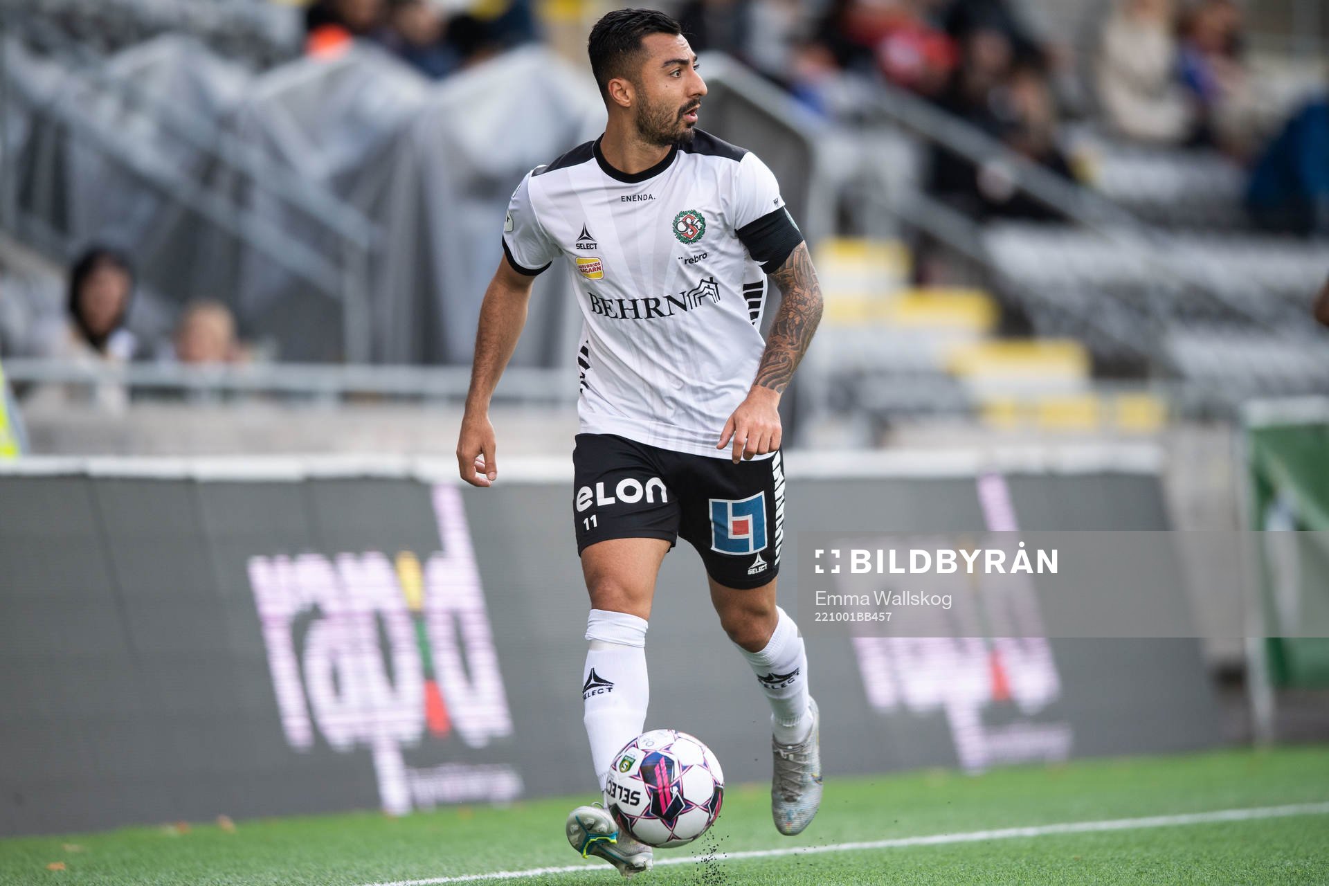 Örebros Jiloan Hamad under fotbollsmatchen i Superettan mellan AFC Eskilstuna och Örebro den 1 oktober 2022 i Eskilstuna. 