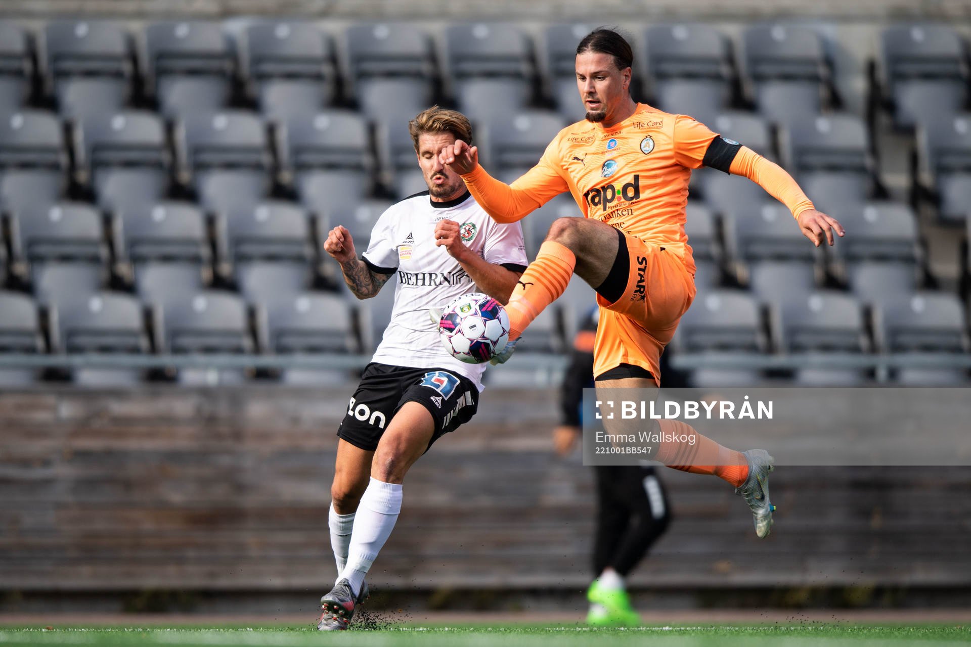 Örebros Daniel Björnkvist och AFC Eskilstunas Abdelkarim