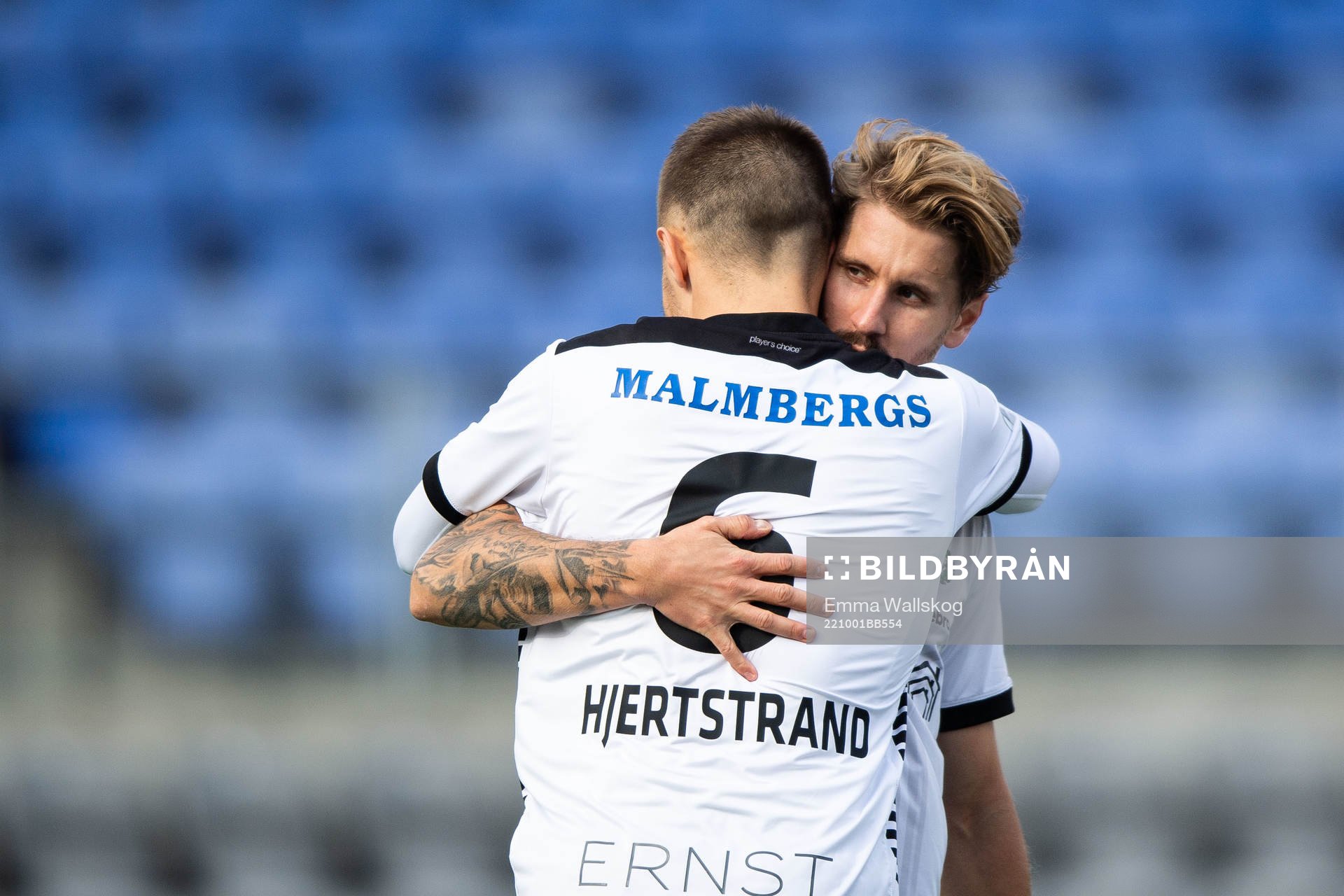 Örebros Benjamin Hjertstrand och Daniel Björnkvist jublar