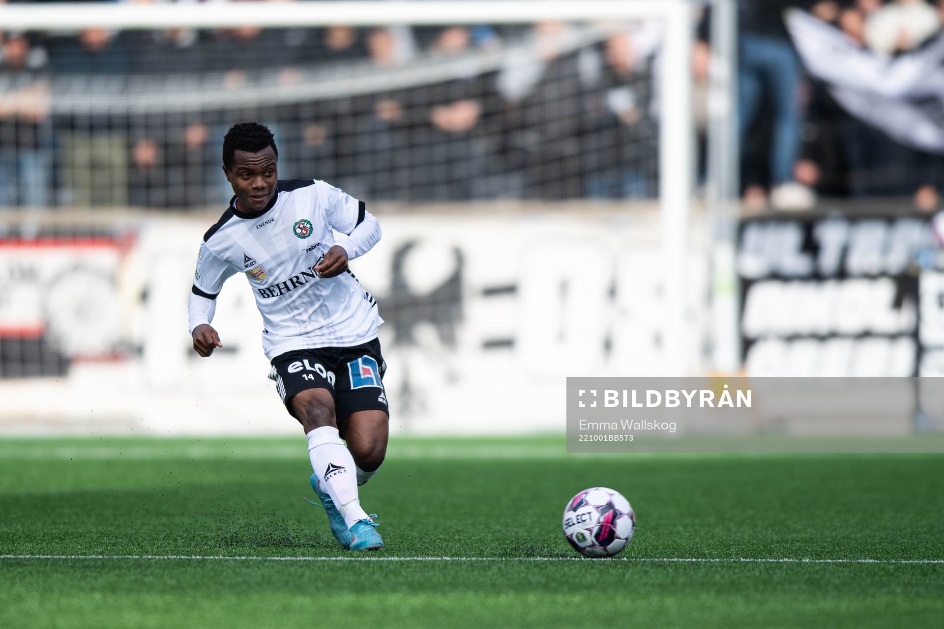 Örebros Alfred Olatomi Olaniyan under fotbollsmatchen i Superettan mellan AFC Eskilstuna och Örebro den 1 oktober 2022 i Eskilstuna. 