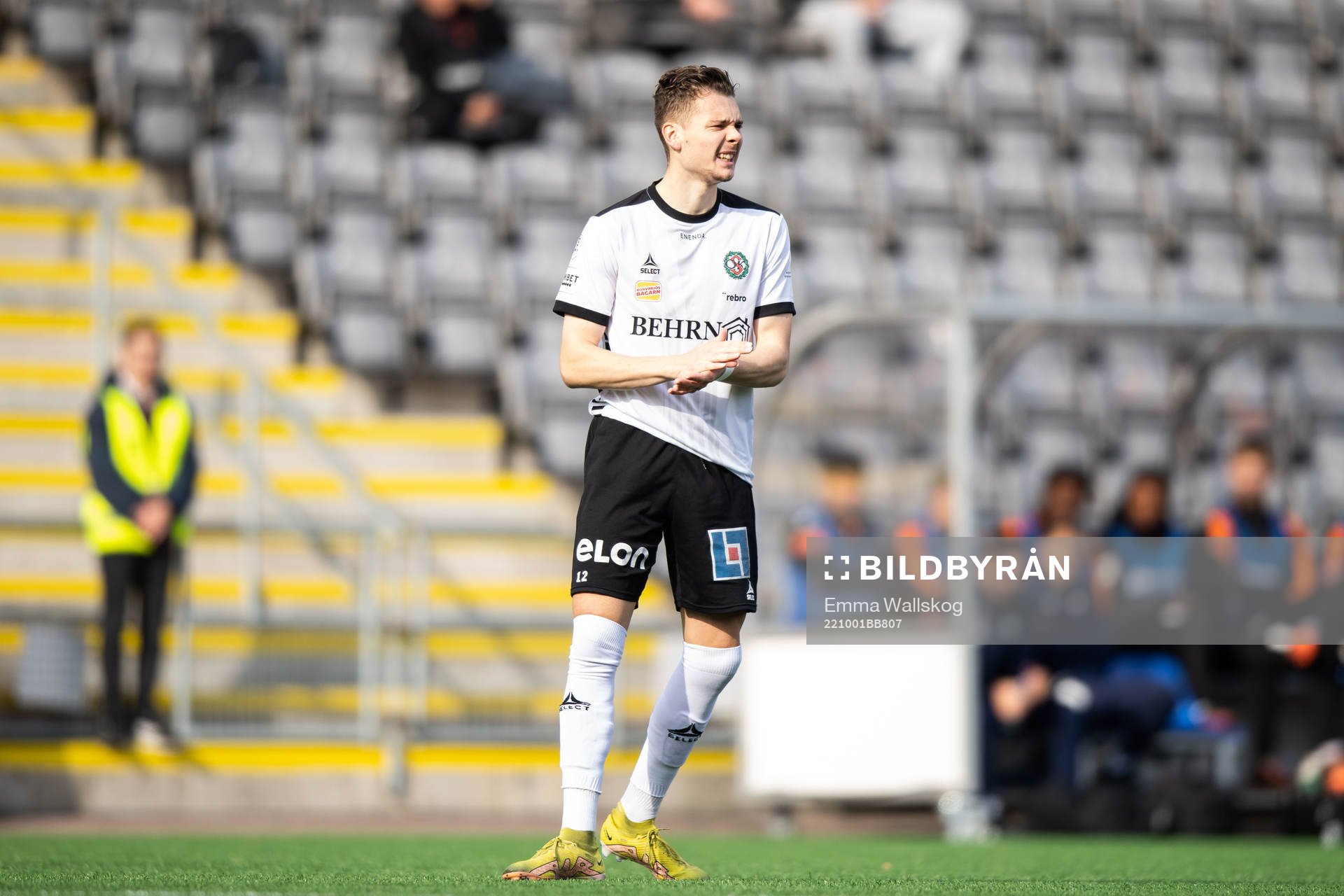 Örebros Jake Larsson deppar