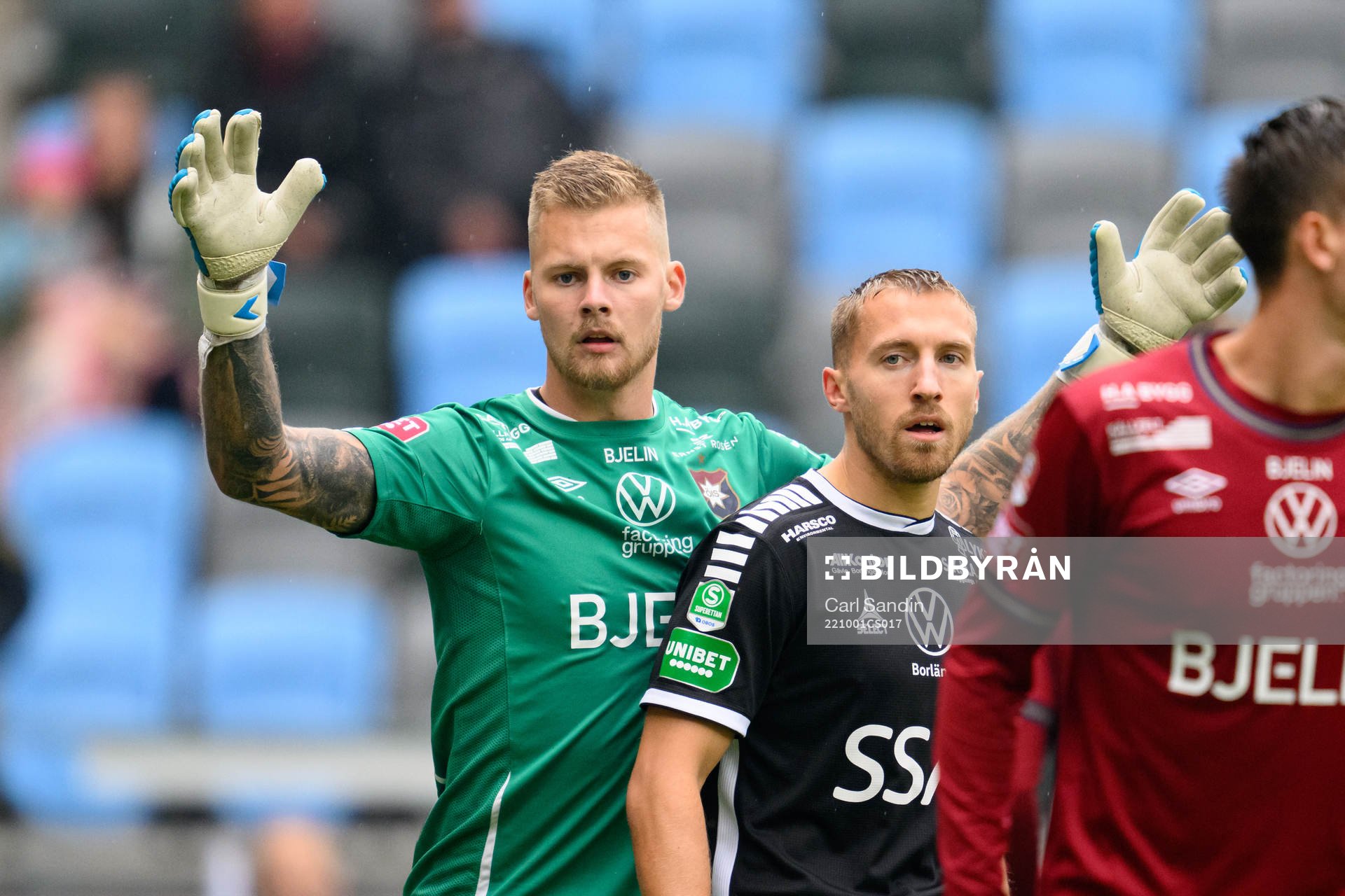 Örgrytes målvakt Robin Wallinder och Brages Jacob Stensson