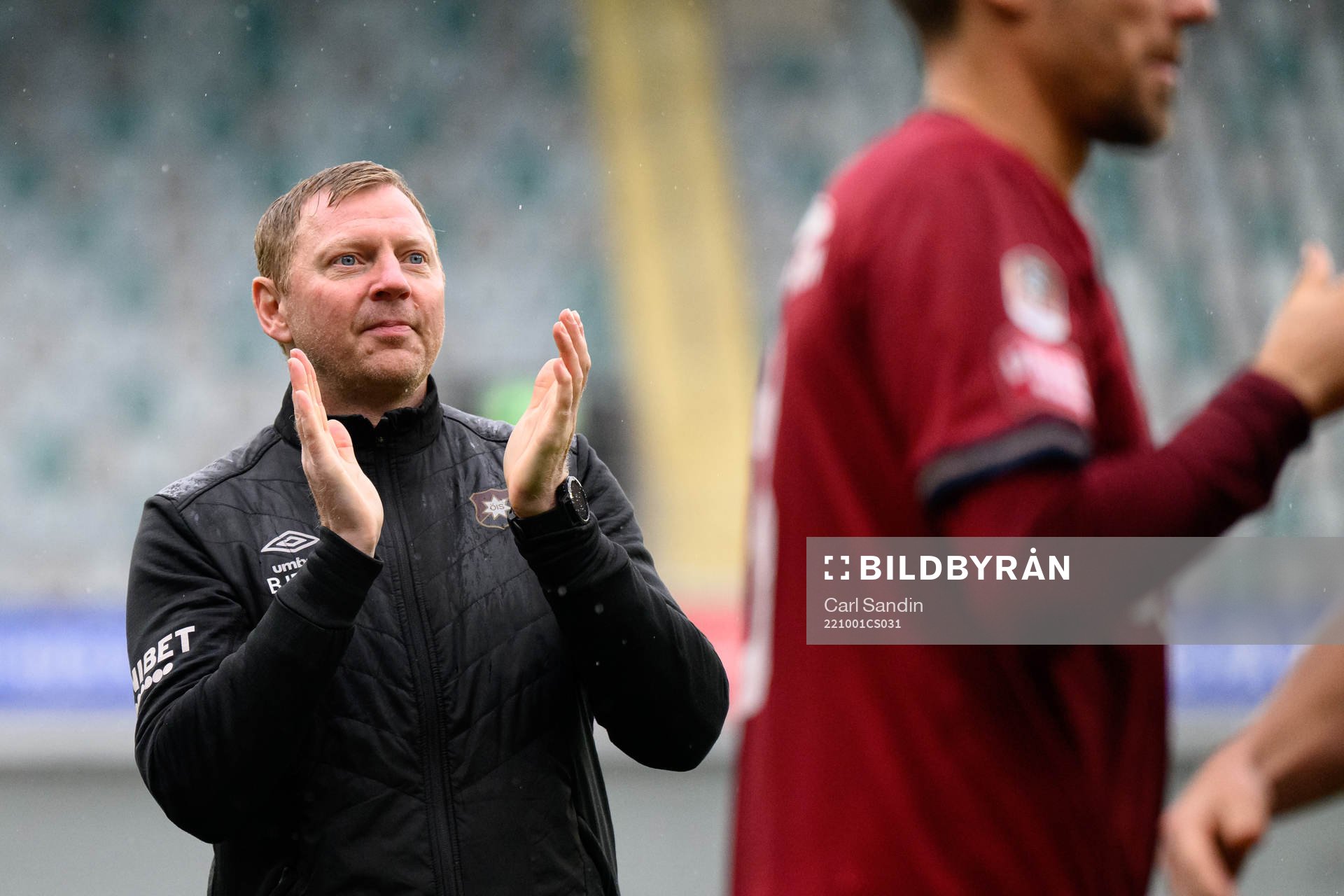 Örgrytes tränare Brynjar Gunnarsson jublar efter fotbollsmatchen i Superettan mellan Örgryte och Brage den 1 oktober 2022 i Göteborg. 