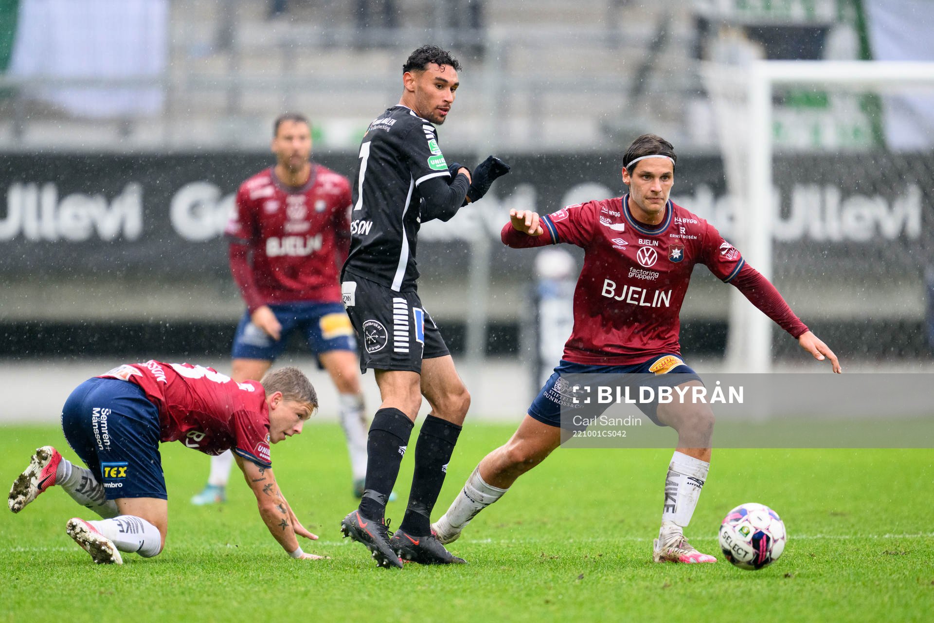 Brages Joakim Persson och Örgrytes Kevin Ackermann
