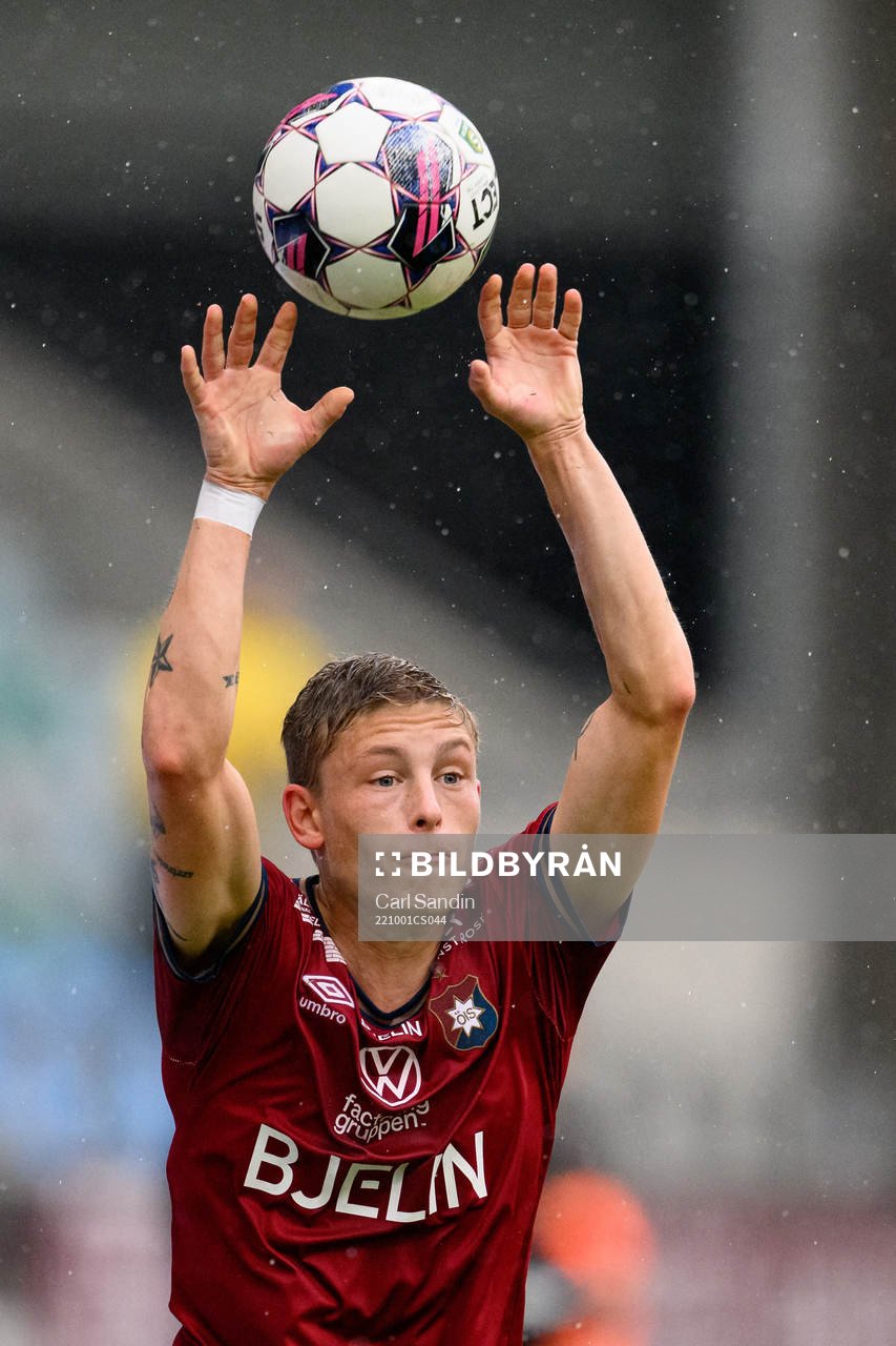 Örgrytes Anton Andreasson under fotbollsmatchen i Superettan mellan Örgryte och Brage den 1 oktober 2022 i Göteborg. 