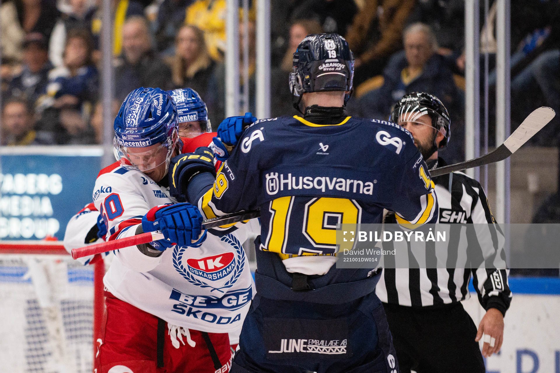 Oskarshamns Juuso Riikola och HV71s Sam Vigneault