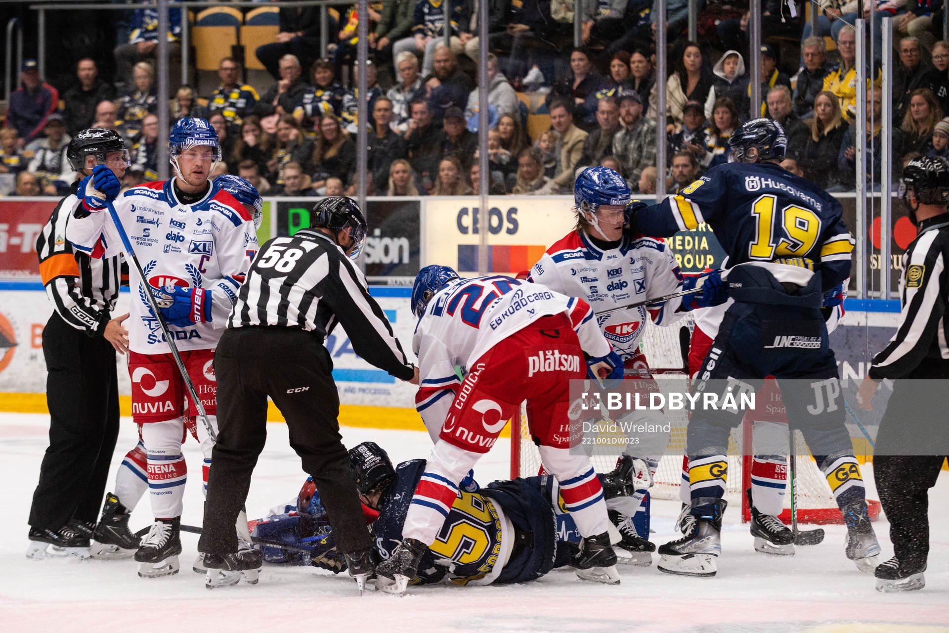 Oskarshamns Juuso Riikola och HV71s Sam Vigneault
