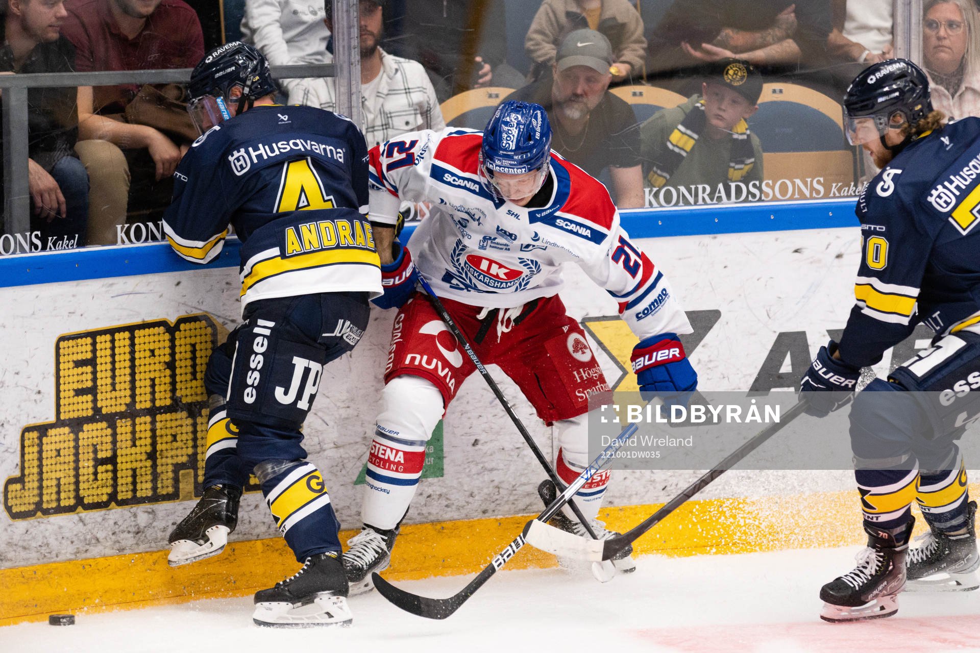 HV71s Emil Andrae och Oskarshamns Myles Powell