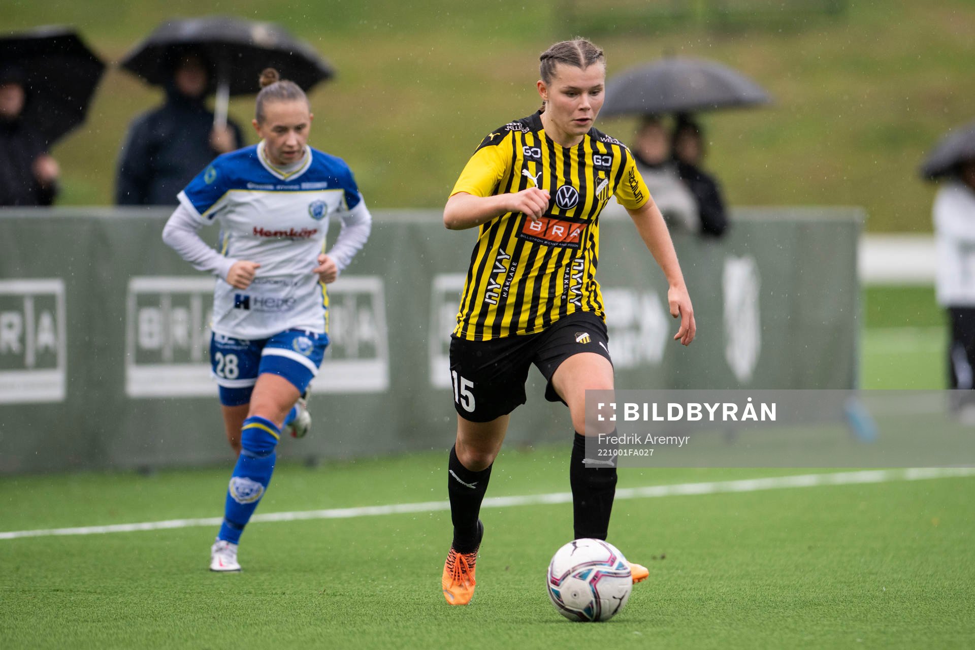 Häckens Elin Flakberg under fotbollsmatchen i Division Ett Mellersta Götaland mellan Häcken och Onsala den 1 oktober 2022 i Göteborg.