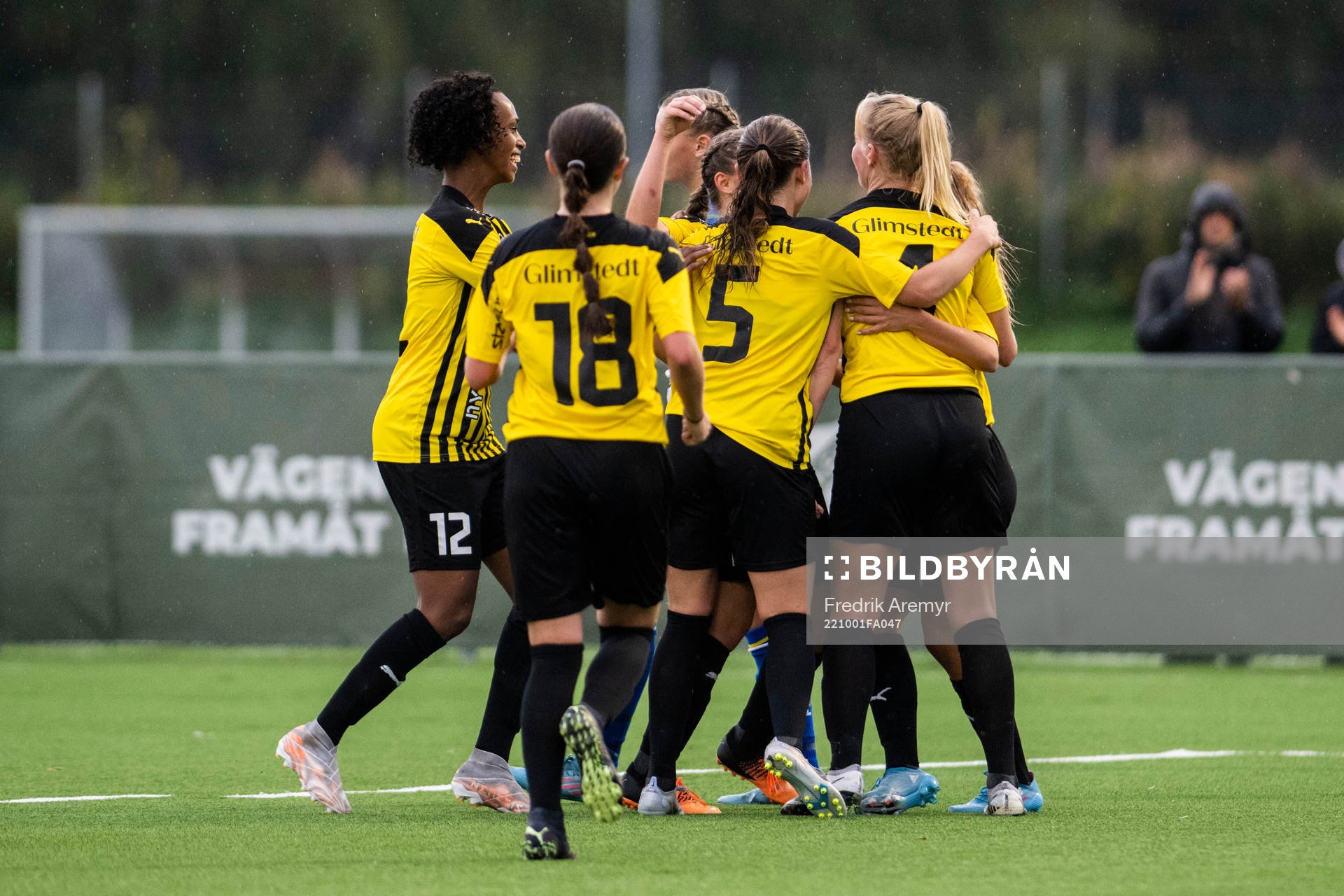 Häckens spelare jublar