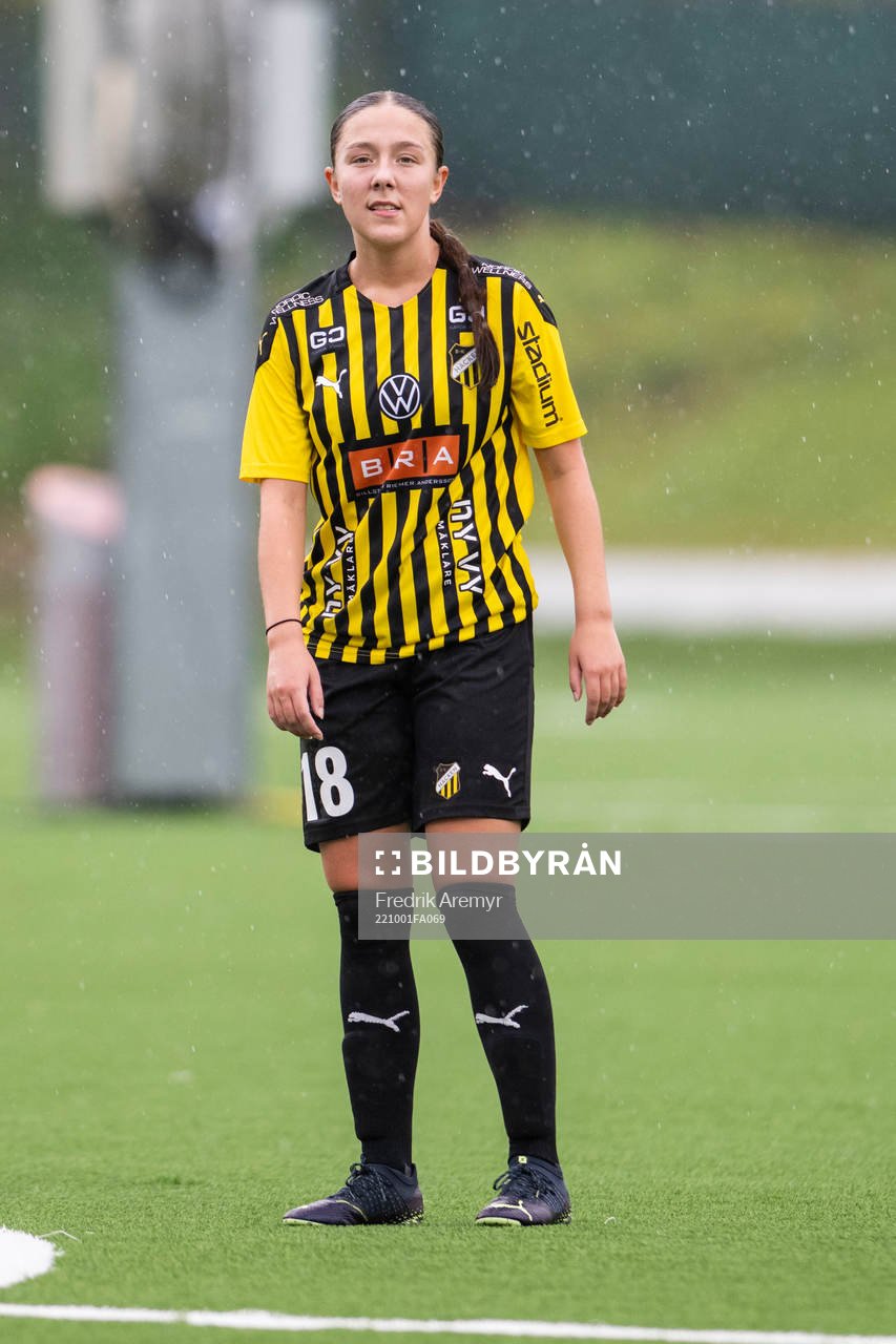 Häckens Moa Eklund under fotbollsmatchen i Division Ett Mellersta Götaland mellan Häcken och Onsala den 1 oktober 2022 i Göteborg.