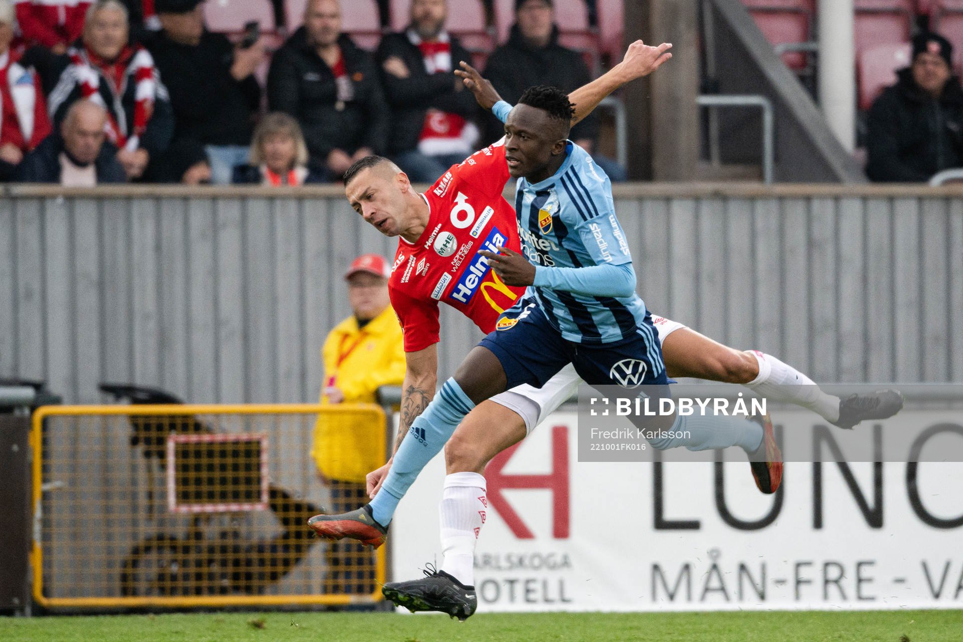 Degerfors Nikola Djurdjic och Djurgårdens Amadou Doumbouya