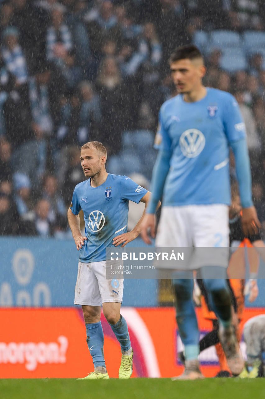 Malmö FFs Oscar Lewicki och Dennis Hadzikadunic deppar