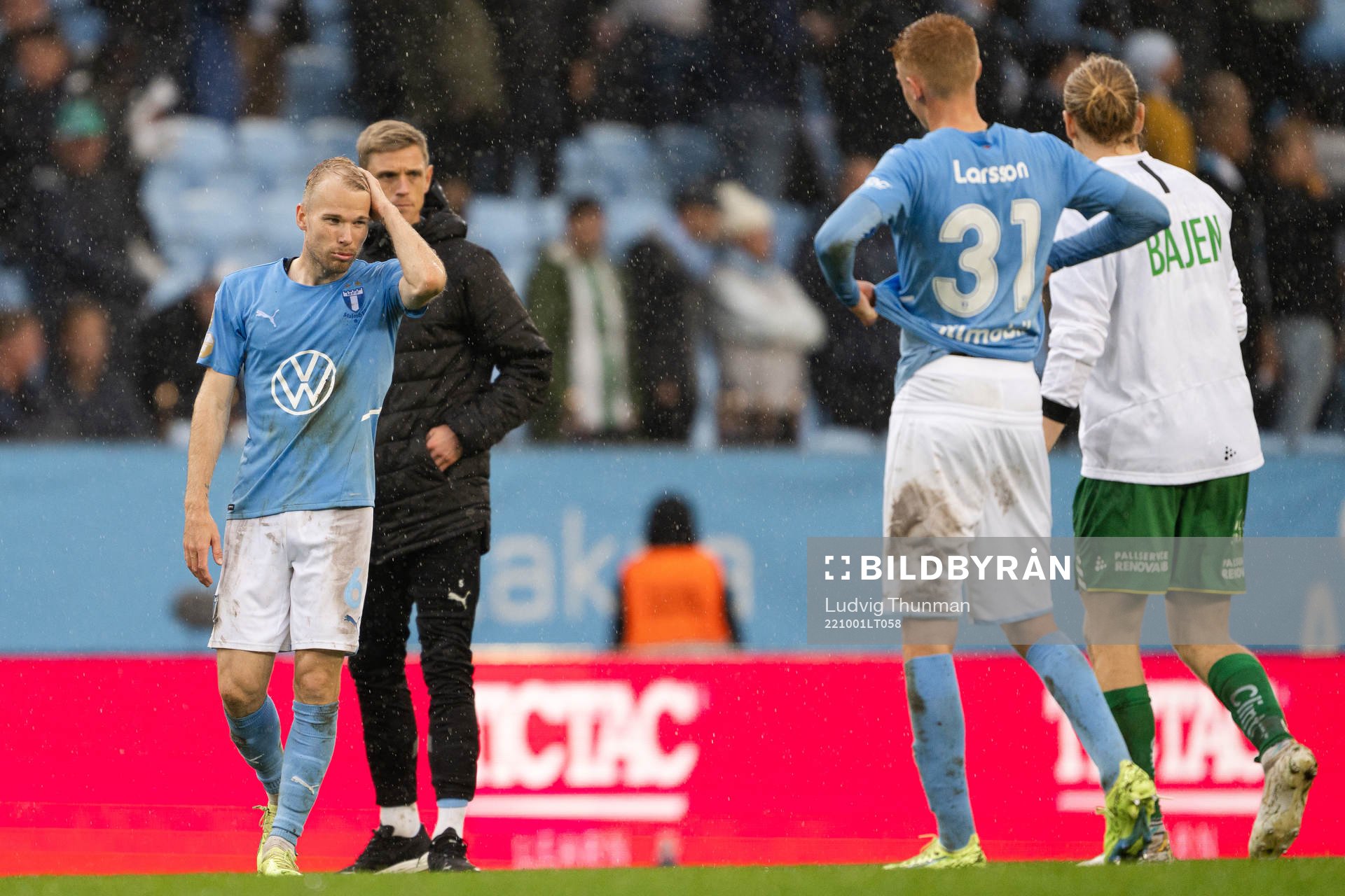 Malmö FFs Oscar Lewicki deppar