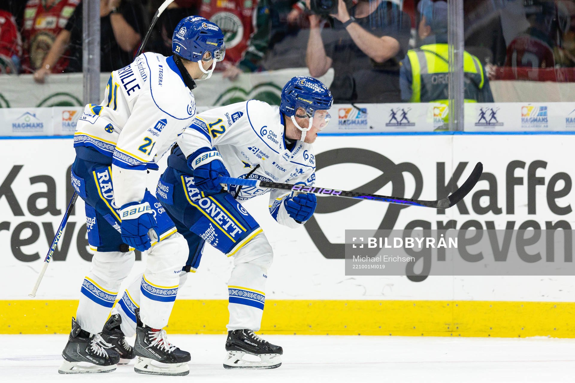 Leksands John Quenneville och Kalle Östman jublar