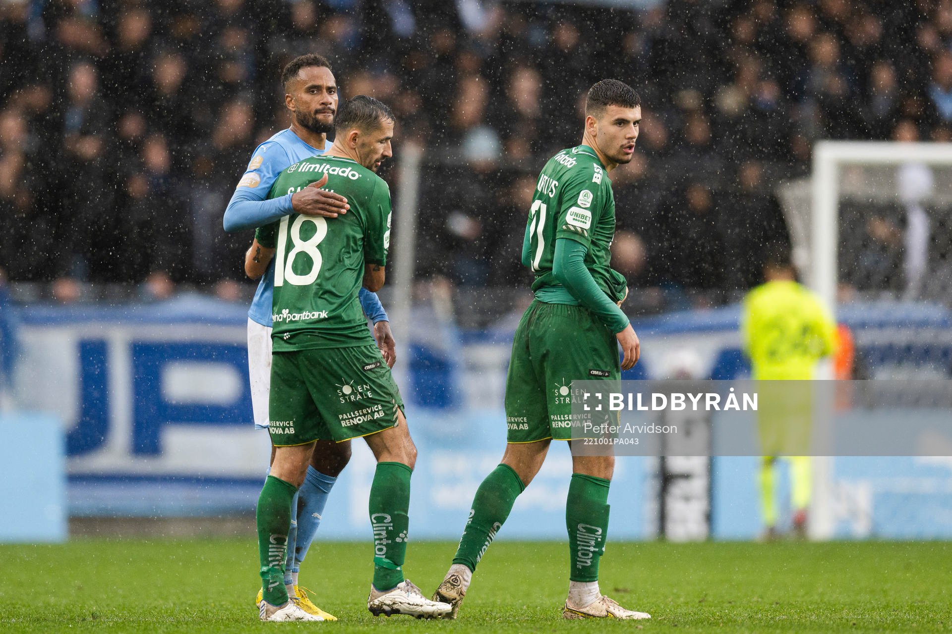 Malmö FFs Isaac Kiese Thelin med Hammarbys Loret Sadiku