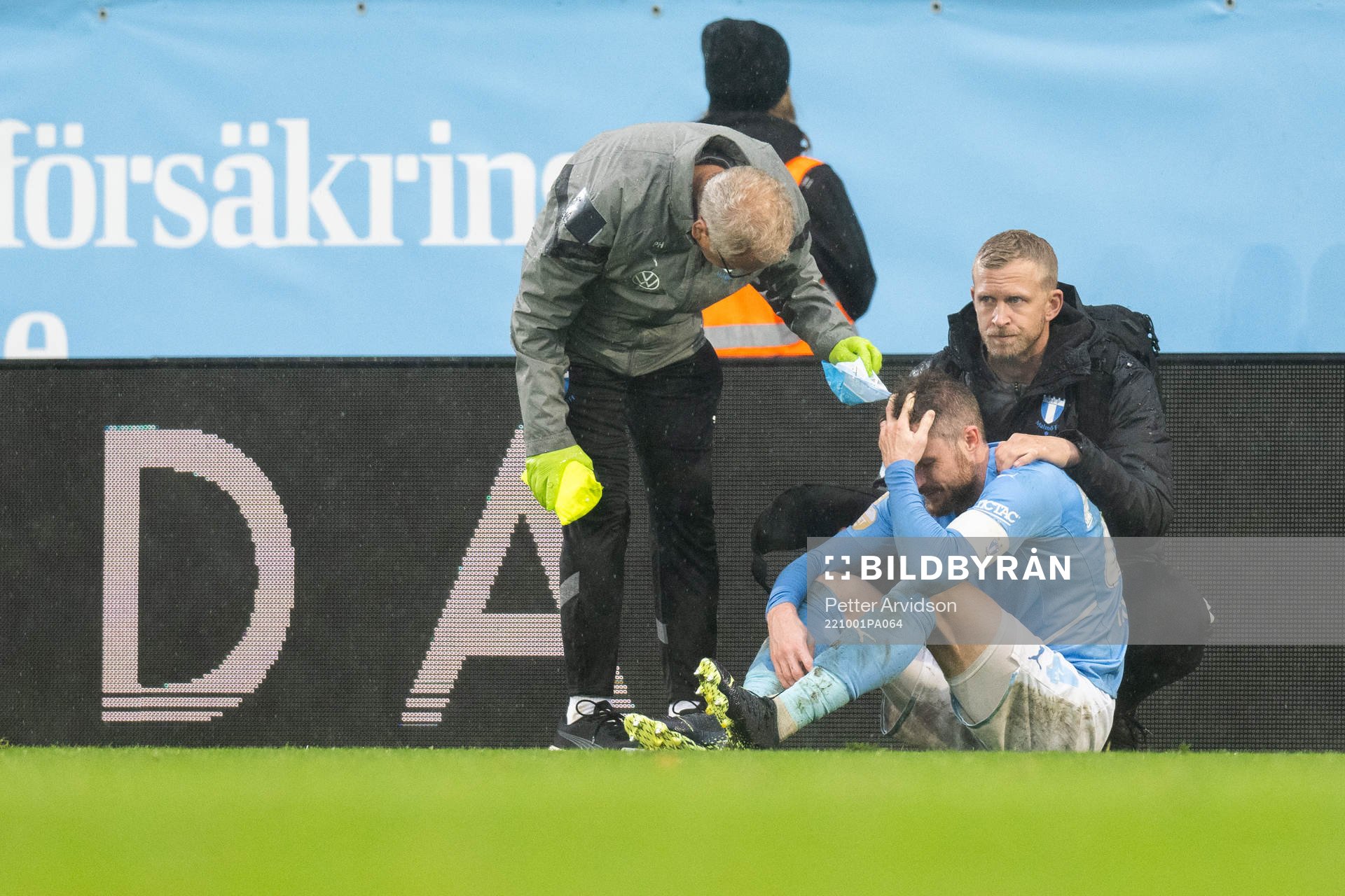 Malmö FFs Lasse Nielsen har ont
