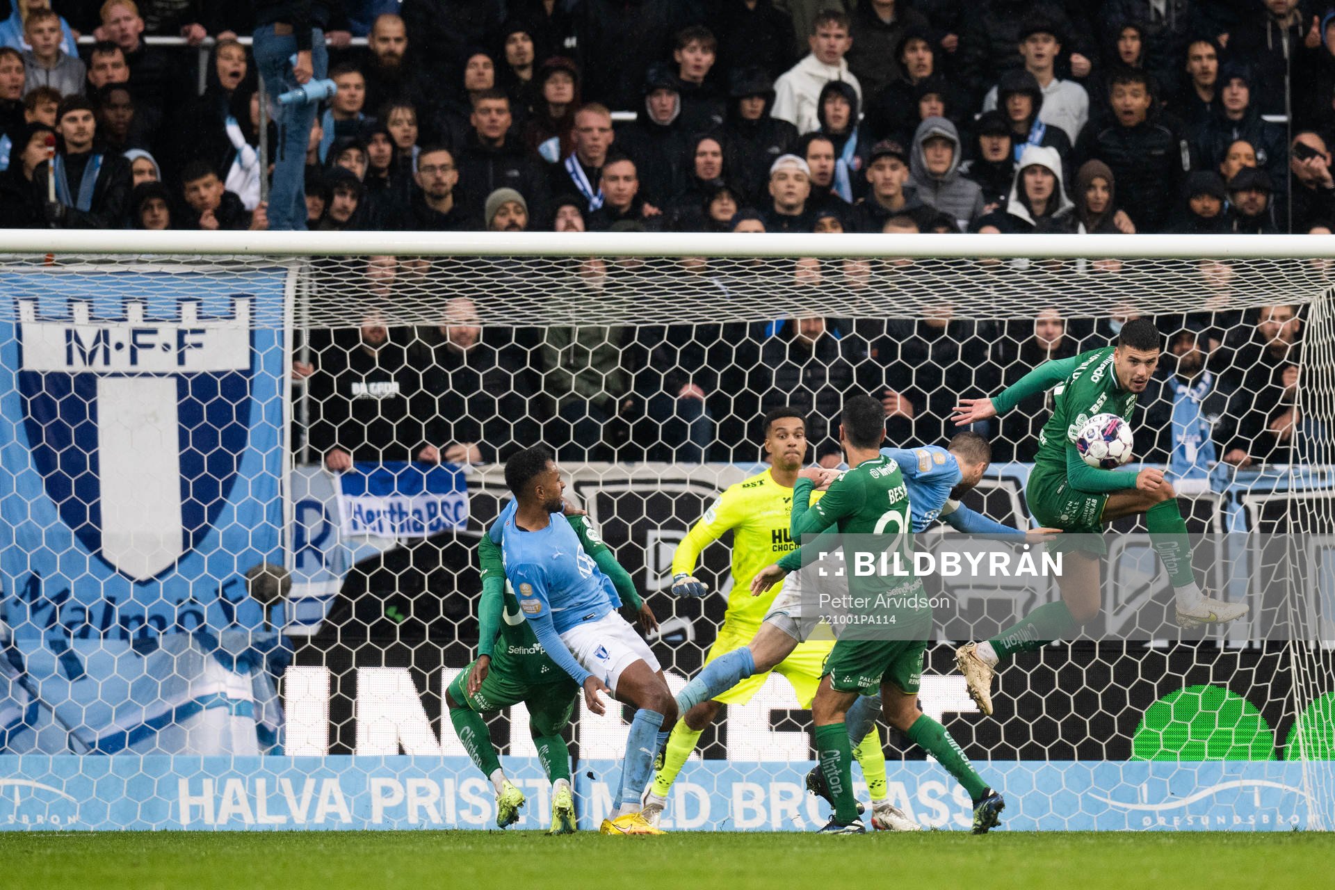 Hammarbys Edvin Kurtulus och målvakt Oliver Dovin