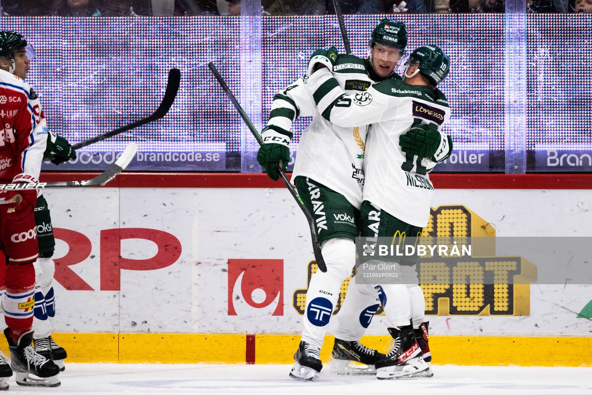 Färjestads Victor Ejdsell och Marcus Nilsson jublar
