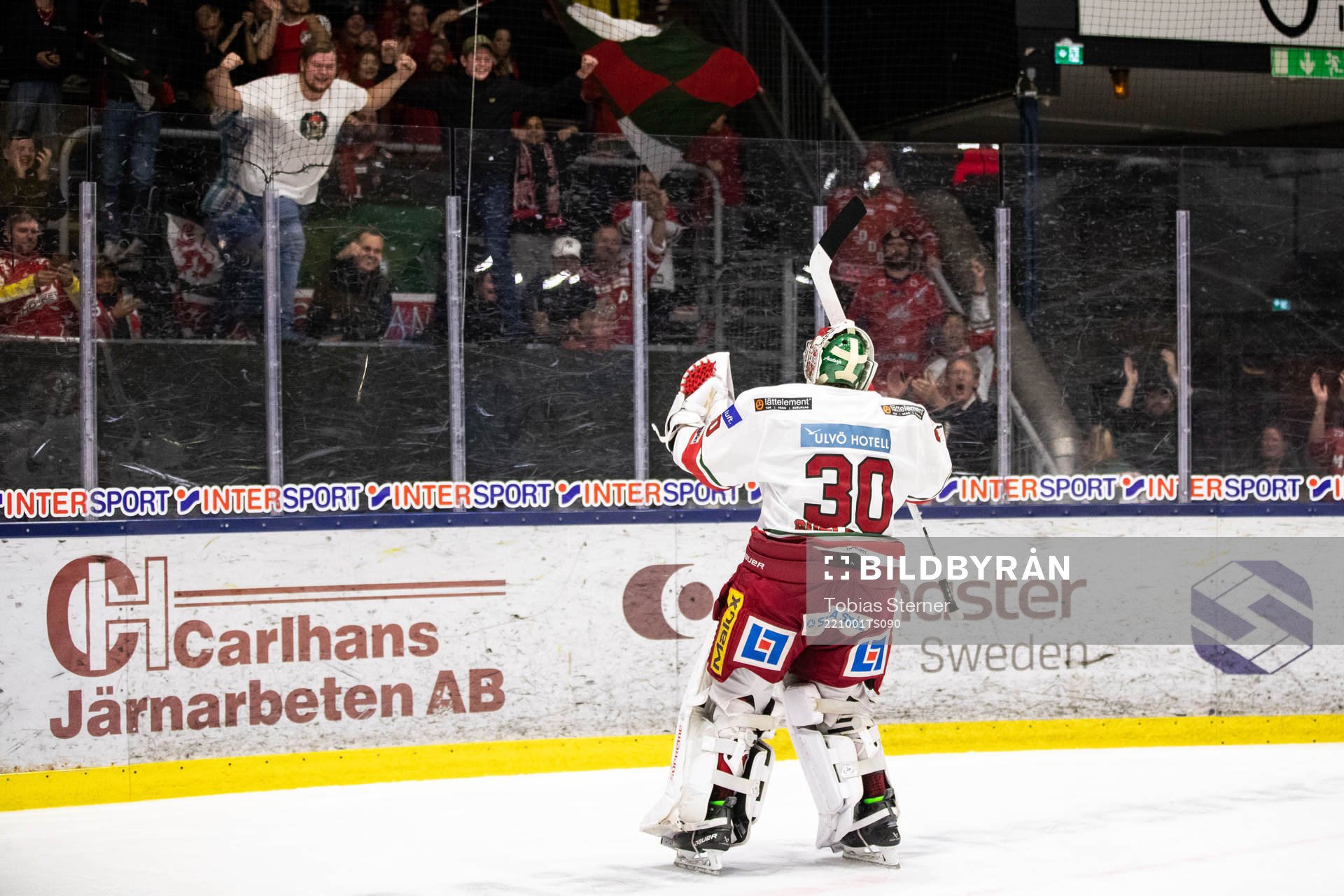 Modos målvakt Kristers Gudlevskis jublar
