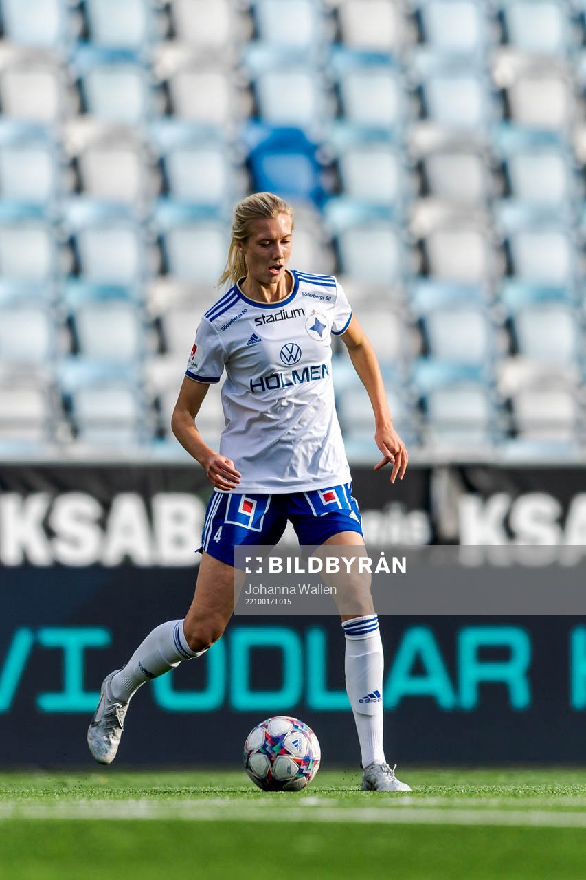 IFK Norrköpings Ebba Handfast under fotbollsmatchen i Elitettan mellan IFK Norrköping och Växjö den 1 oktober 2022 i Norrköping. 