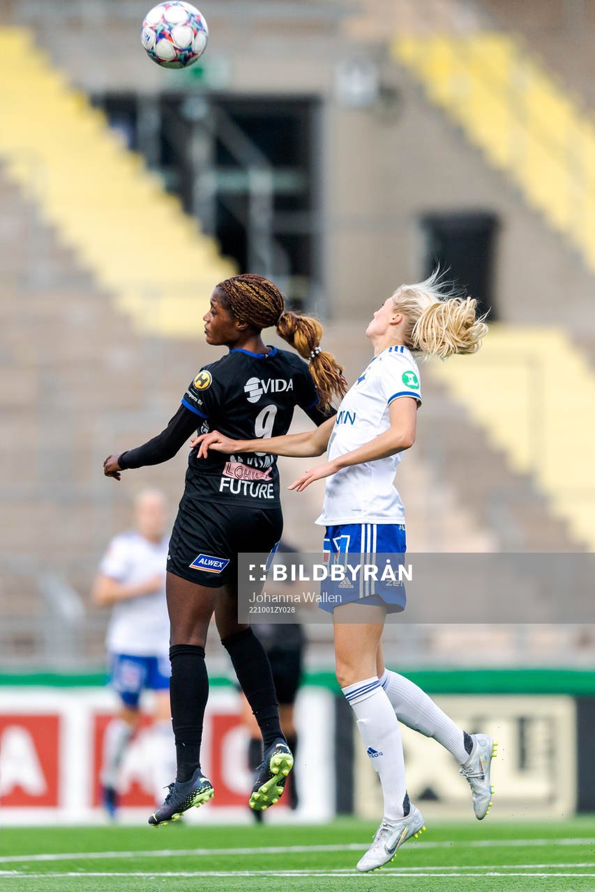 Växjös Evelyn Ijeh och IFK Norrköpings Ebba Handfast