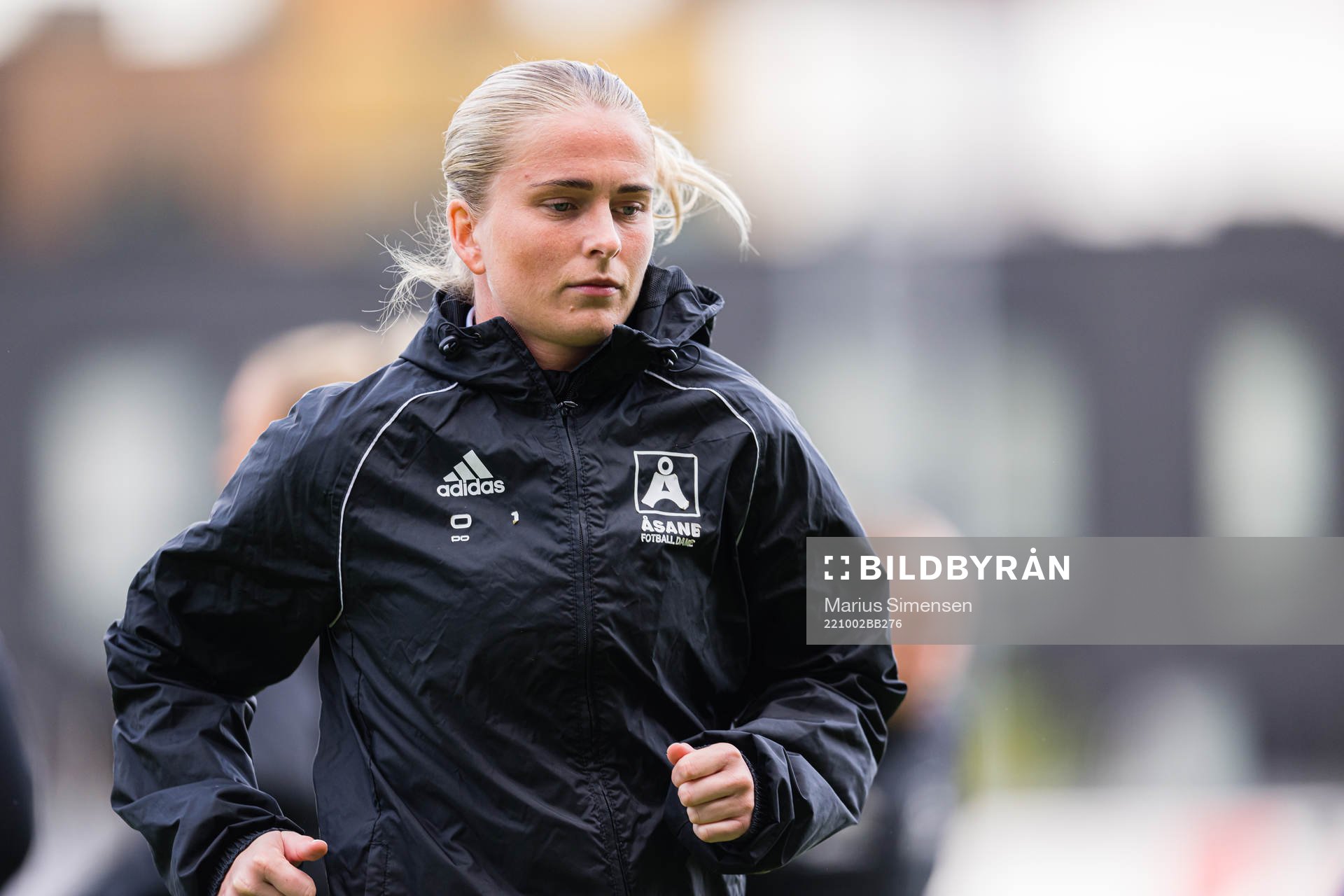 Ida Skaar Kroken of Åsane warms up