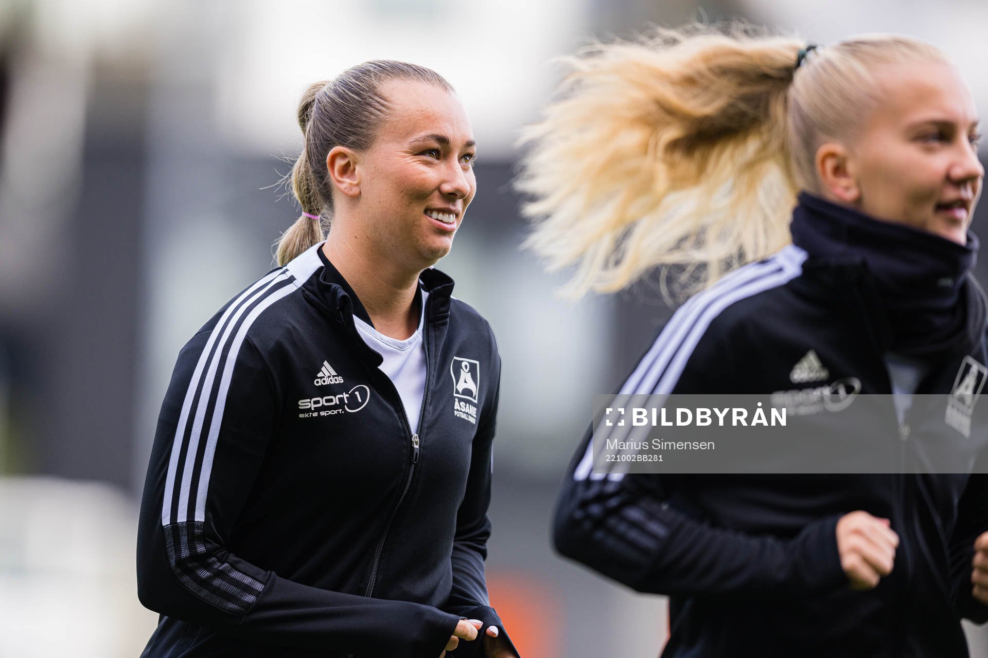 Katarina Dybvik Sunde of Åsane warms up