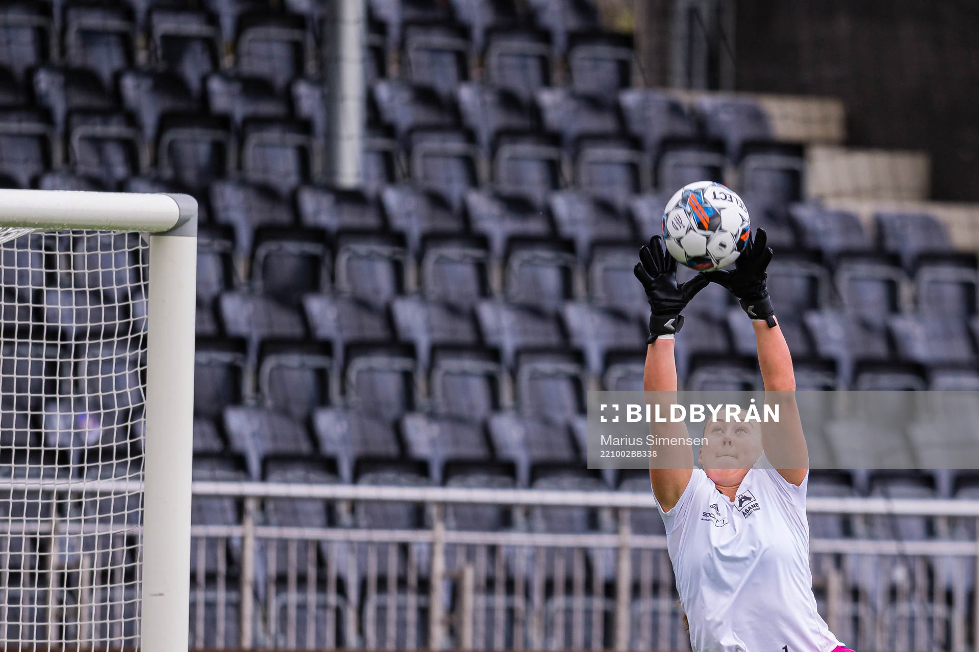 Savanna Mary-Anne Duffy of Åsane warms up ahead of the Toppserien football match between Åsane and Arna-Bjørnar on October 2, 2022 in Bergen.