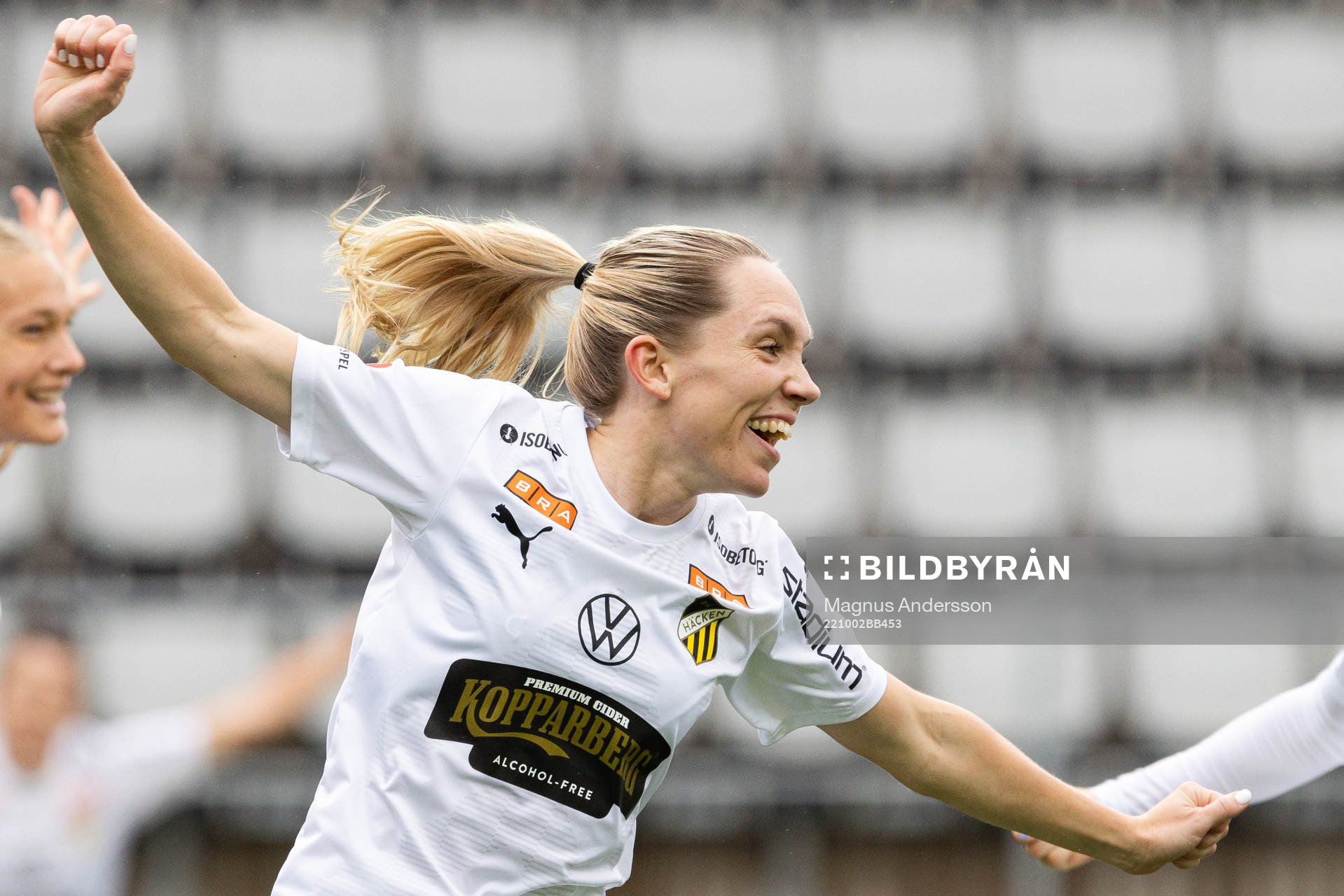 Häckens Elin Rubensson jublar