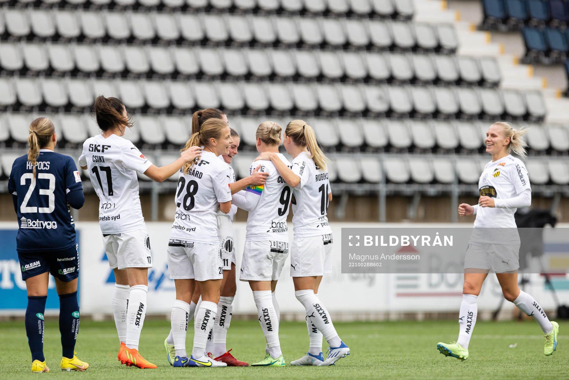 Häckens spelare jublar
