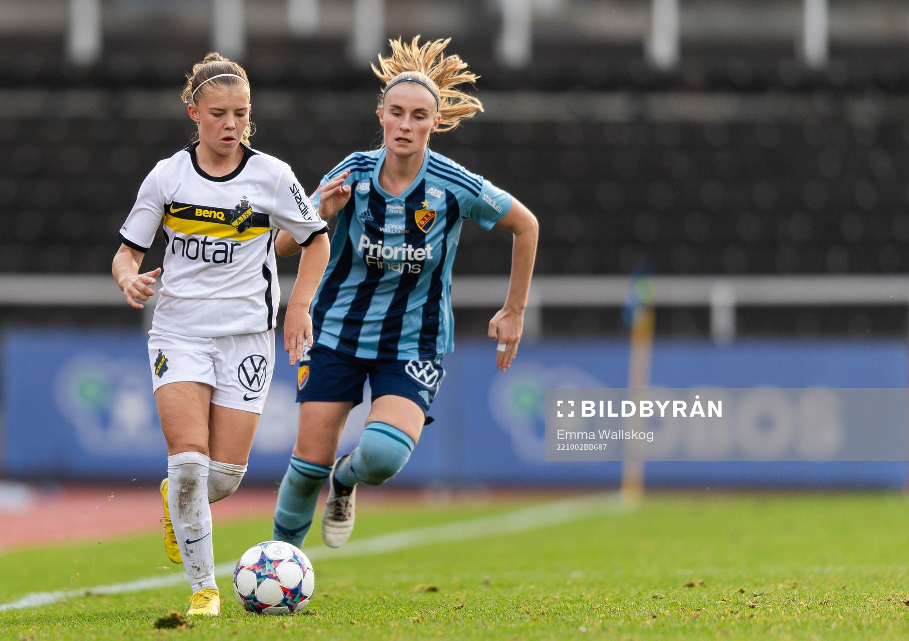 AIKs Matilda Nilden och Djurgårdens Kamilla Lilhammer
