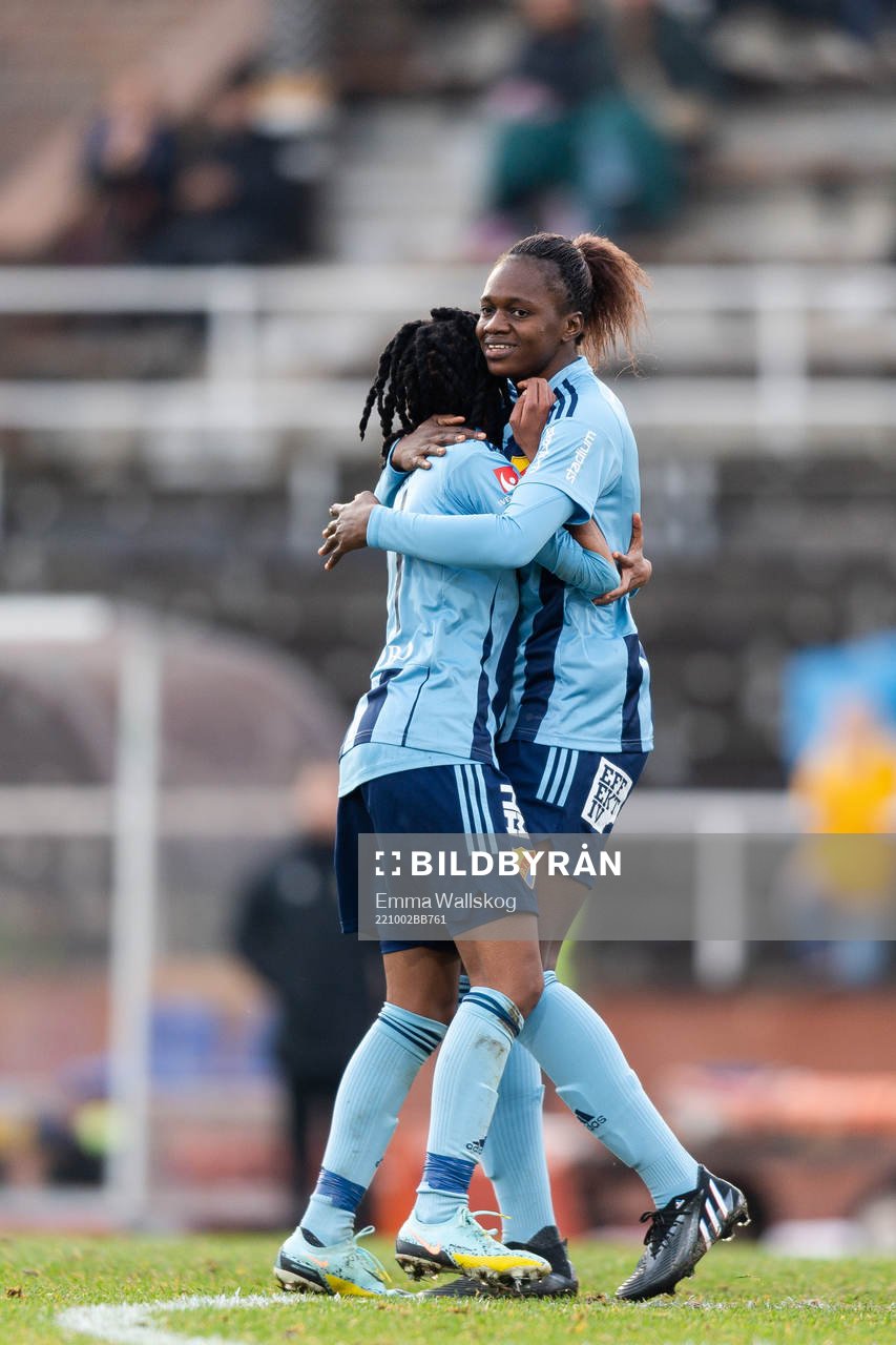 Djurgårdens Linda Maserame Motlhalo och Flavine Mawete