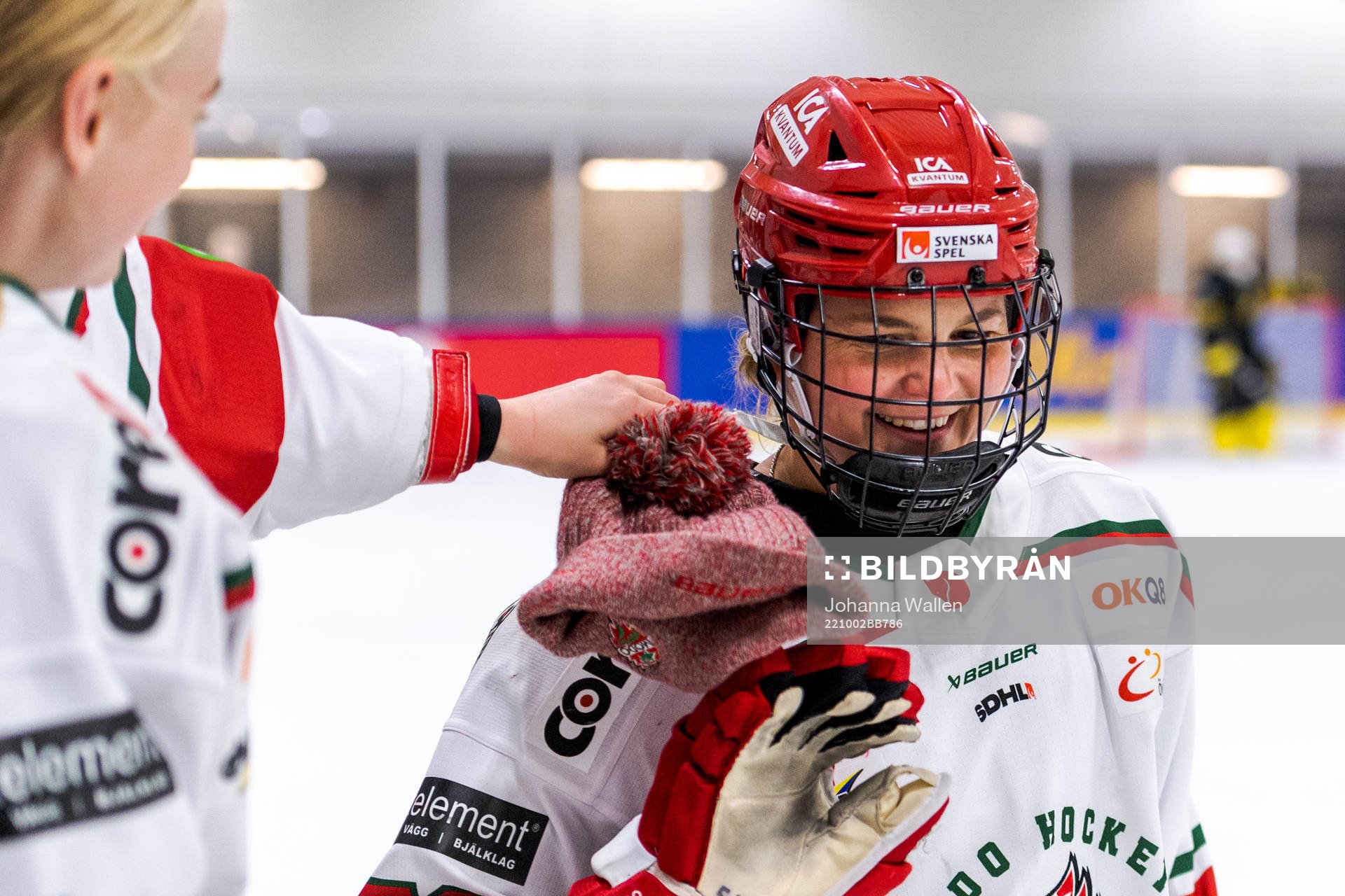Modos målskytt Jennifer Wakefield jublar