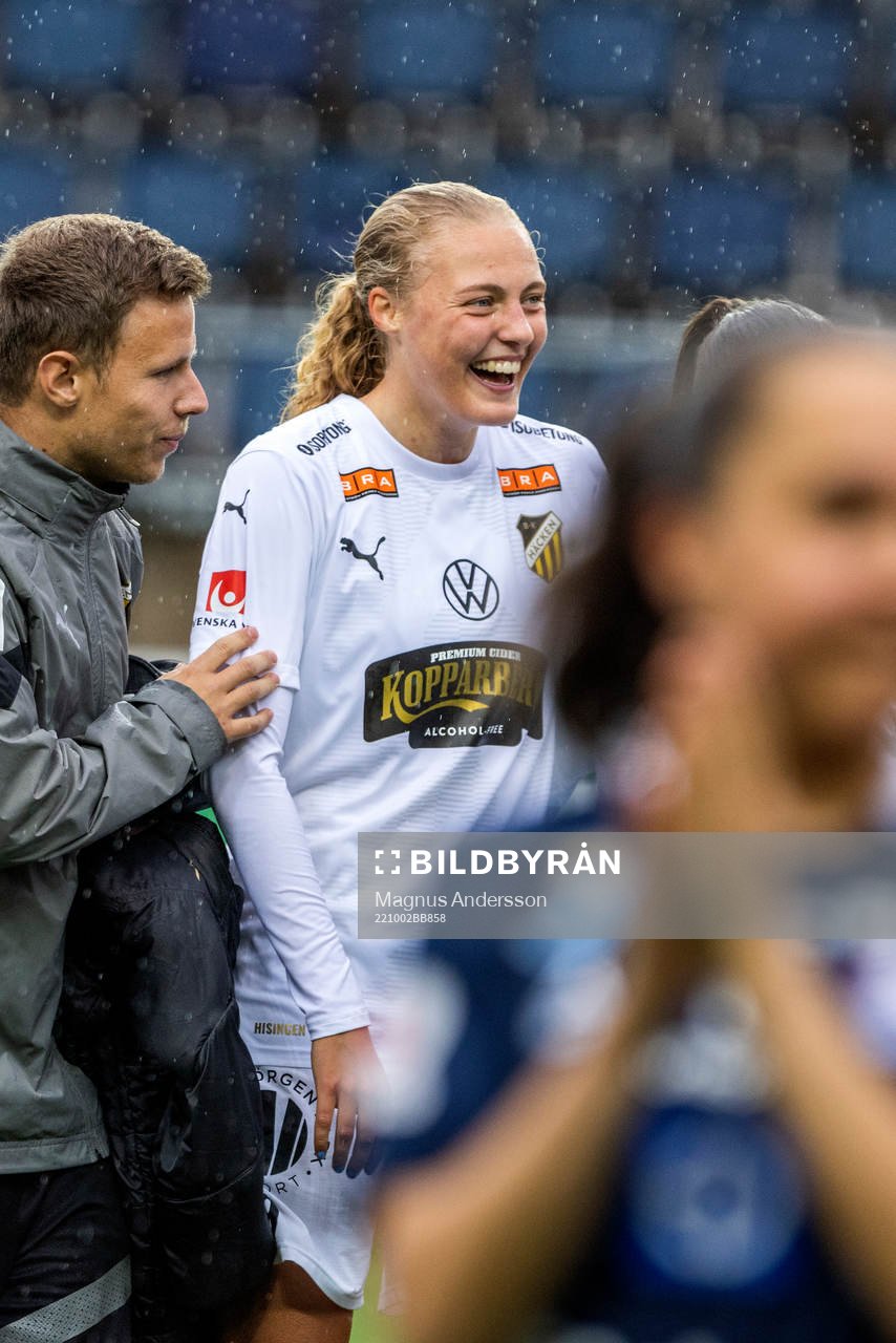 Häckens Elma Junttila Nelhage jublar