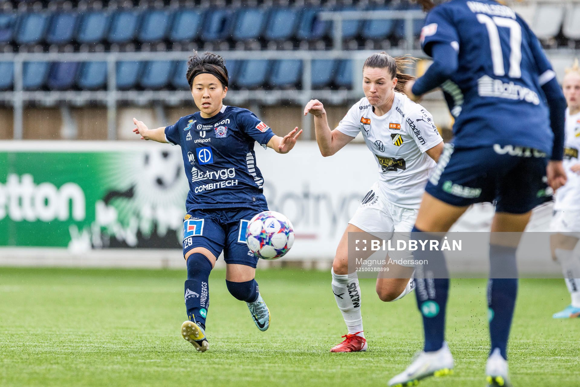 Linköpings Yuka Momiki och Häckens Pauline Hammarlund
