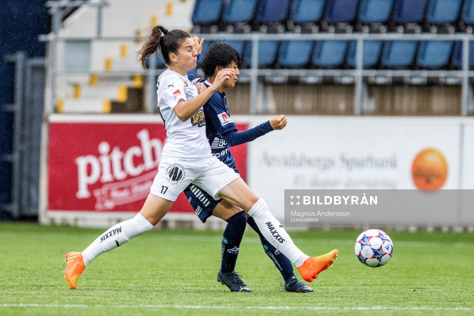 Häckens Anna Julia Csiki och Linköpings Saori Takarada