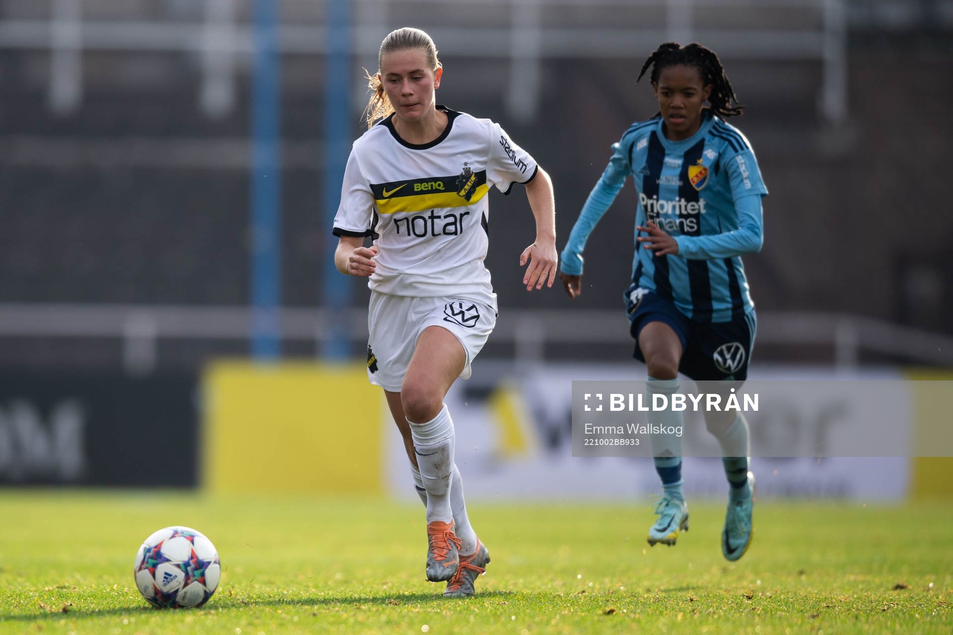 AIKs Olivia Lindstedt och Djurgårdens Linda Maserame