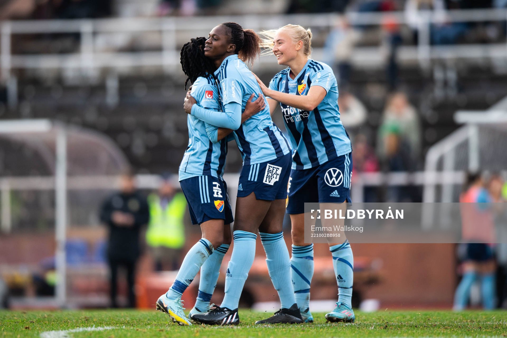 Linda Maserame Motlhalo och Stinalisa Johansson jublar