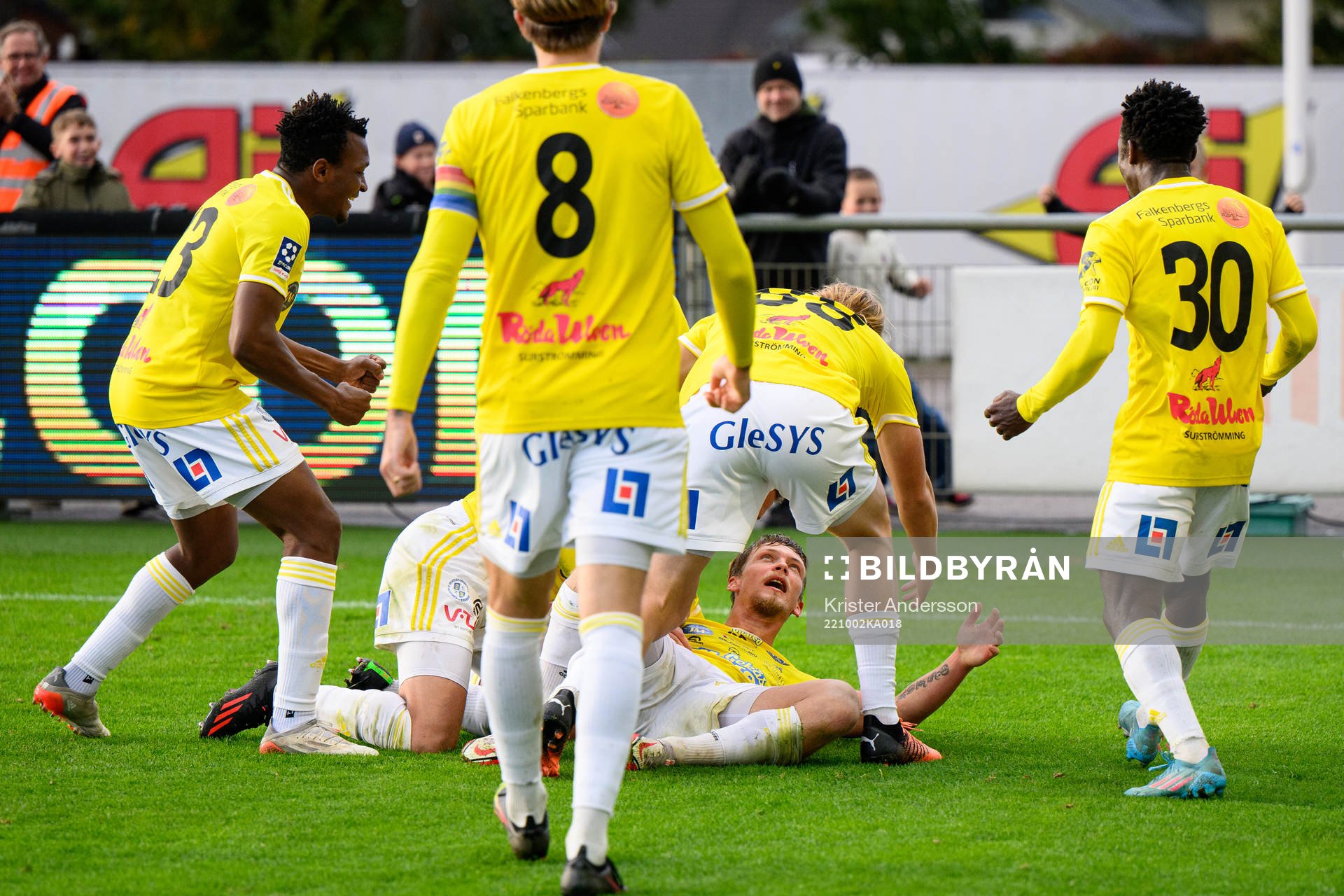 Falkenbergs Robin Hofsö jublar