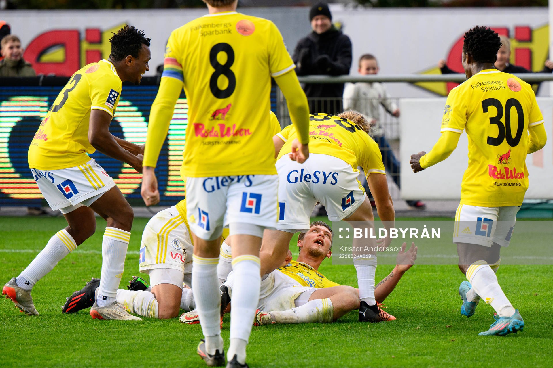 Falkenbergs Robin Hofsö jublar
