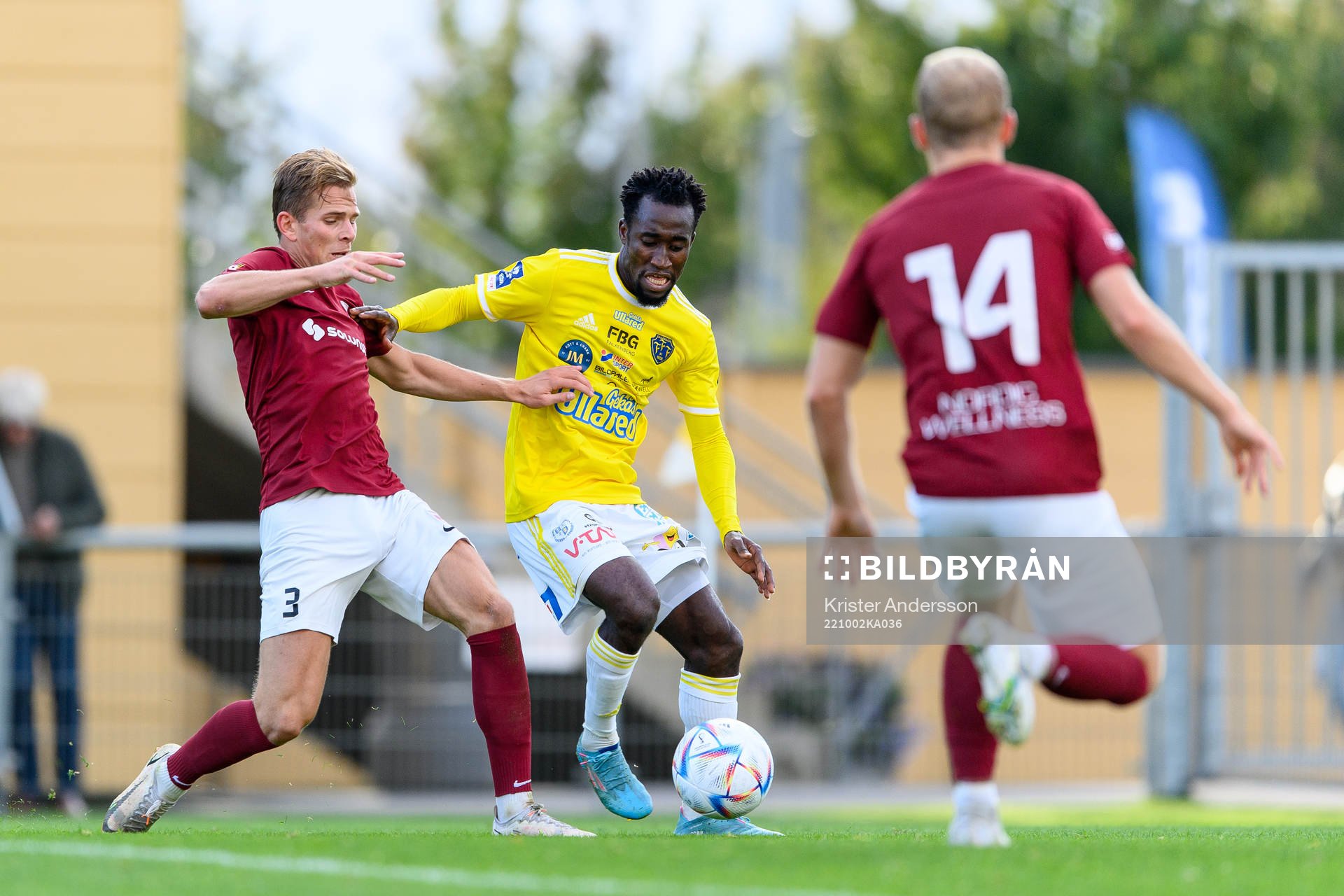 Qvidings Isak Skoog och Falkenbergs Godwin Aguda