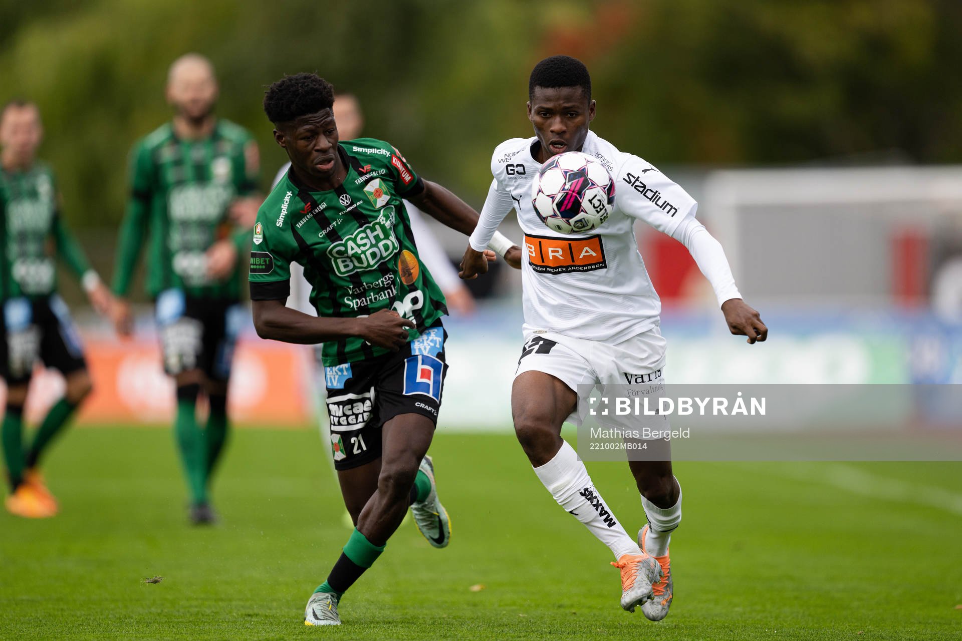 Varbergs Filipe Sisse och Häckens Akoua Romeo Amane