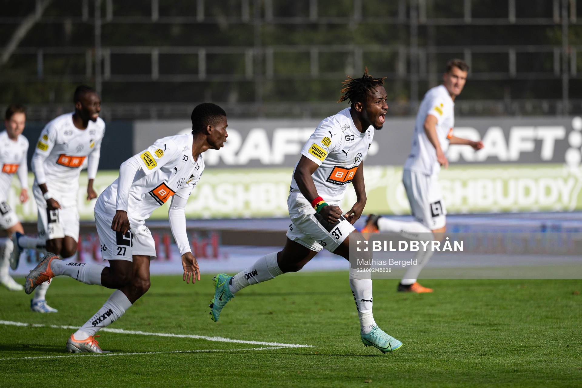 Häckens Ibrahim Sadiq jublar