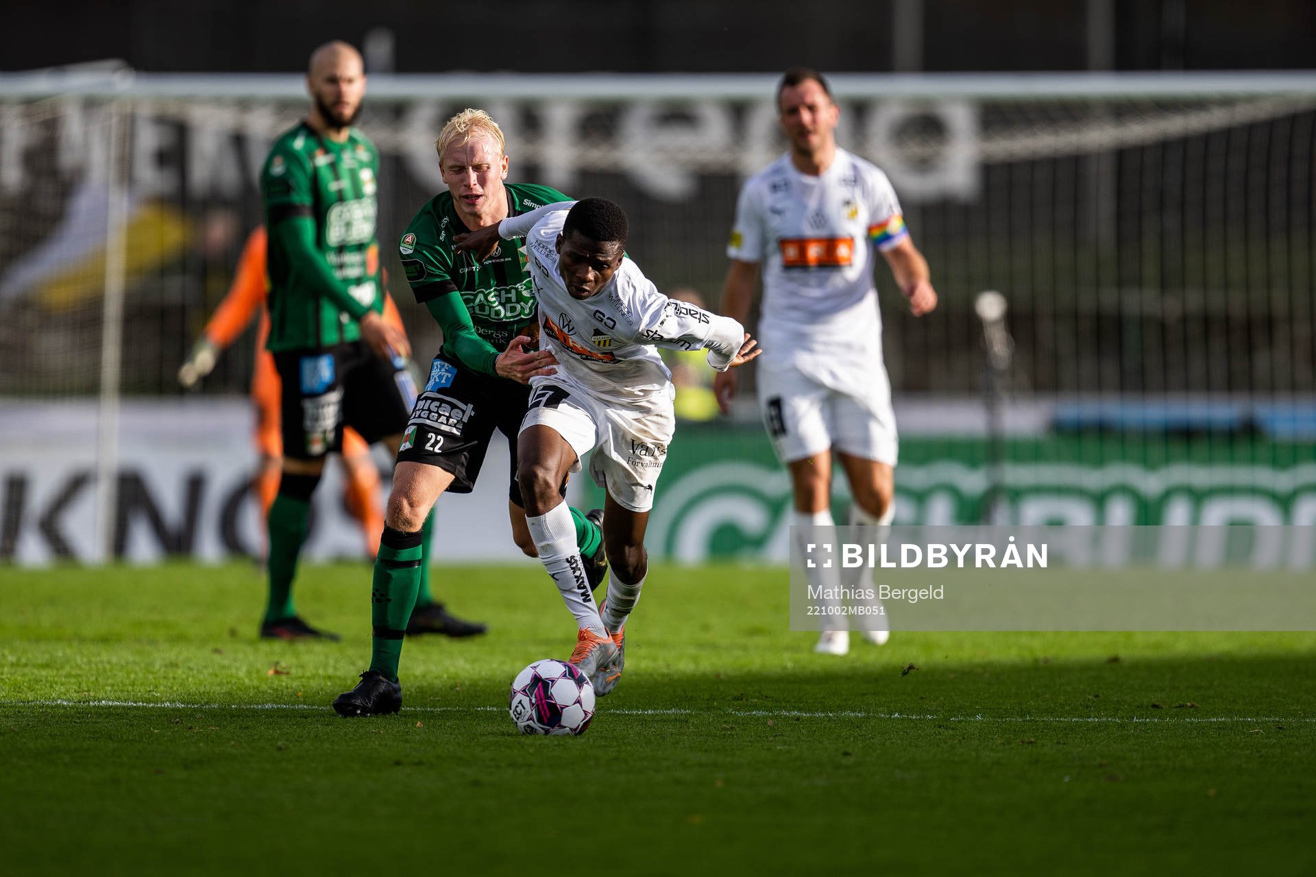 Varbergs Andre Boman och Häckens Akoua Romeo Amane