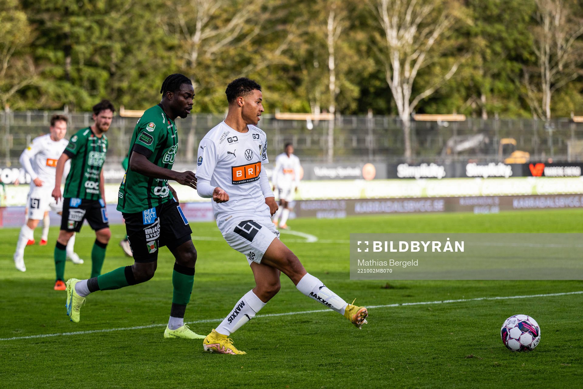 Varbergs Gideon Mensah och Häckens Momodou Lamin Sonko