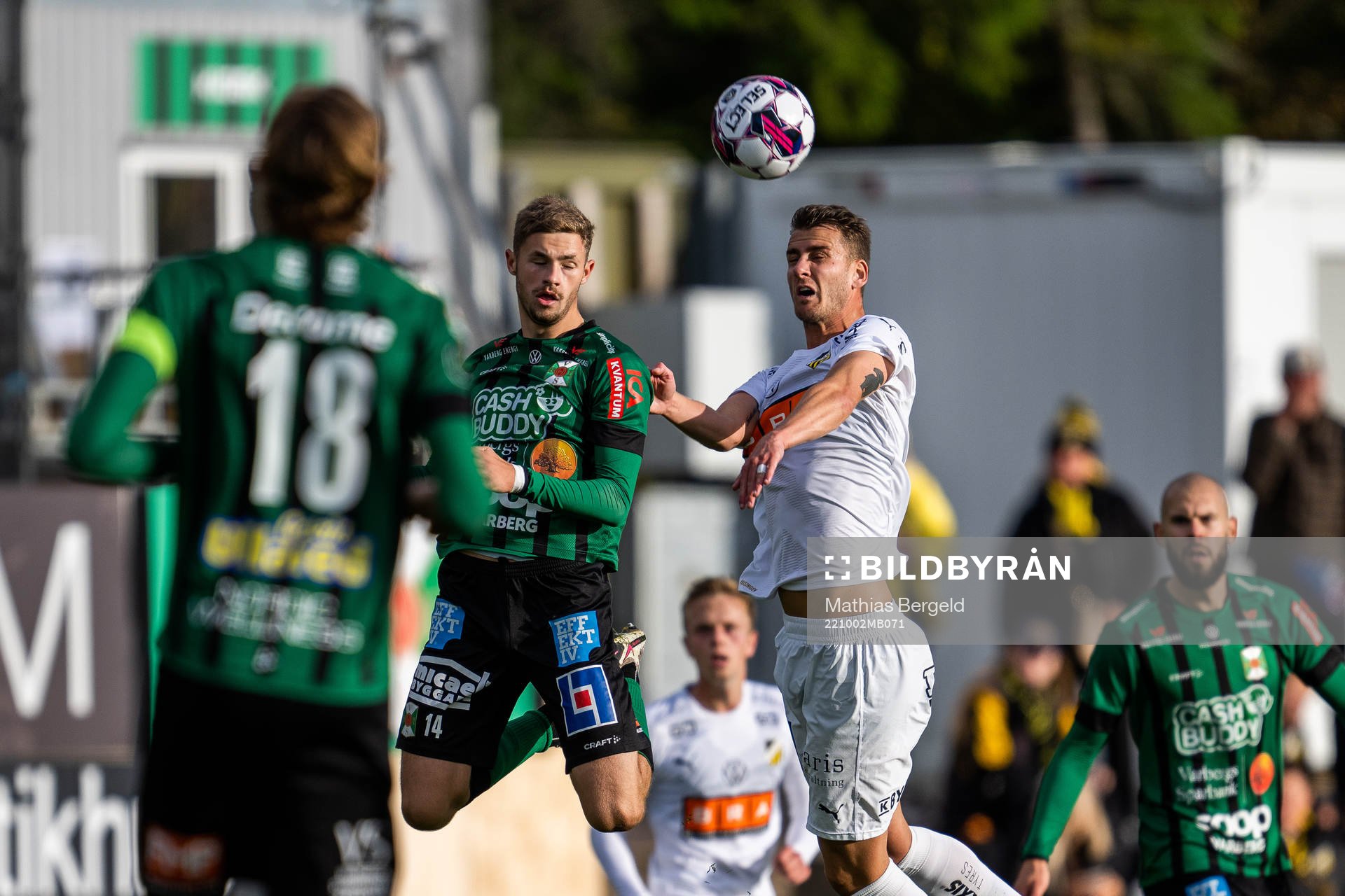 Varbergs Oliver Alfonsi och Häckens Johan Hammar