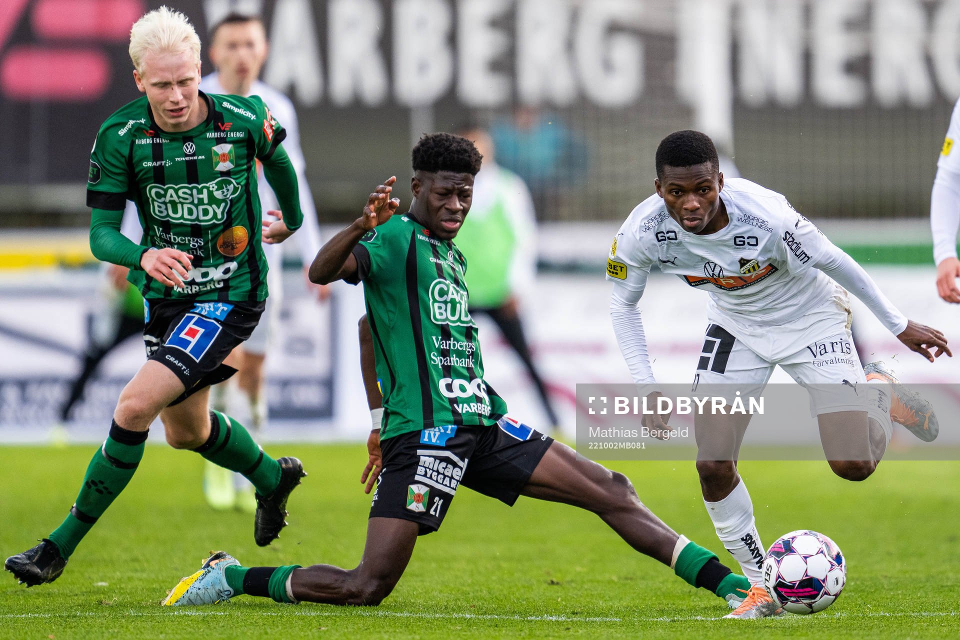 Varbergs Filipe Sisse och Häckens Akoua Romeo Amane